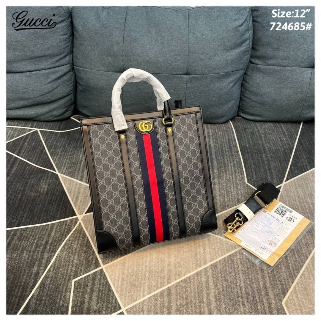GUCCI Ophidia medium tote bag / GUCCI Tote Bag กระเป๋าทรงโท้ท รูปทรงสวย ที่จับโค้งมนสามารถถือหรือสะพายครอสบอดี้ได้ ภายในโล่งกว้าง จุของได้เยอะ พร้อมสายสะพายข้าง ถอด-ปรับระดับได้ ใช้ได้ทั้งชายหญิง