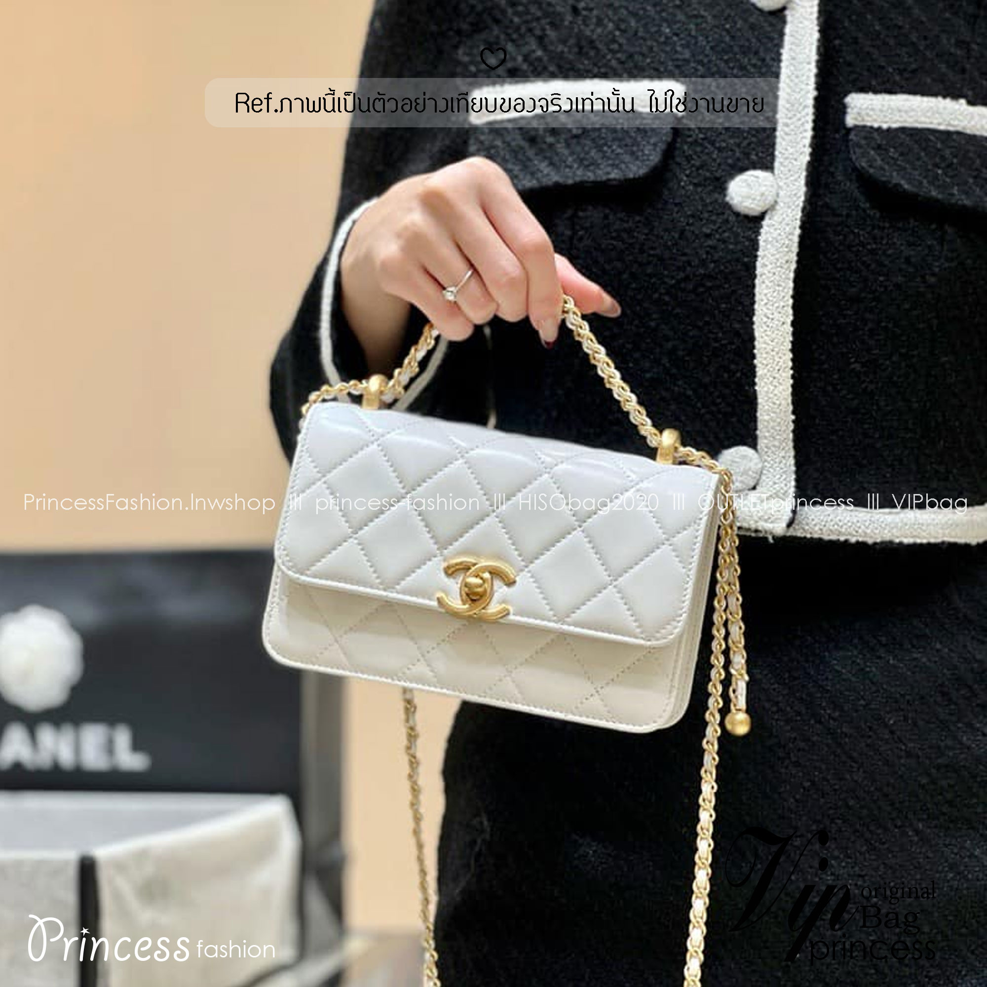 CHANEL 22 Double gold ball bag กระเป๋าสะพายสุดหรูรูปทรงคลาสสิกตลอดกาลไม่มีเอาท์ เพิ่มกิมมิกด้วยลูกบอลสีทองห้อย 2 ข้างปลายสายสะพาย เพิ่มความน่ารักโดดเด่น ดูแพง ผู้ดีคุณหนูลูกคุณมากๆ