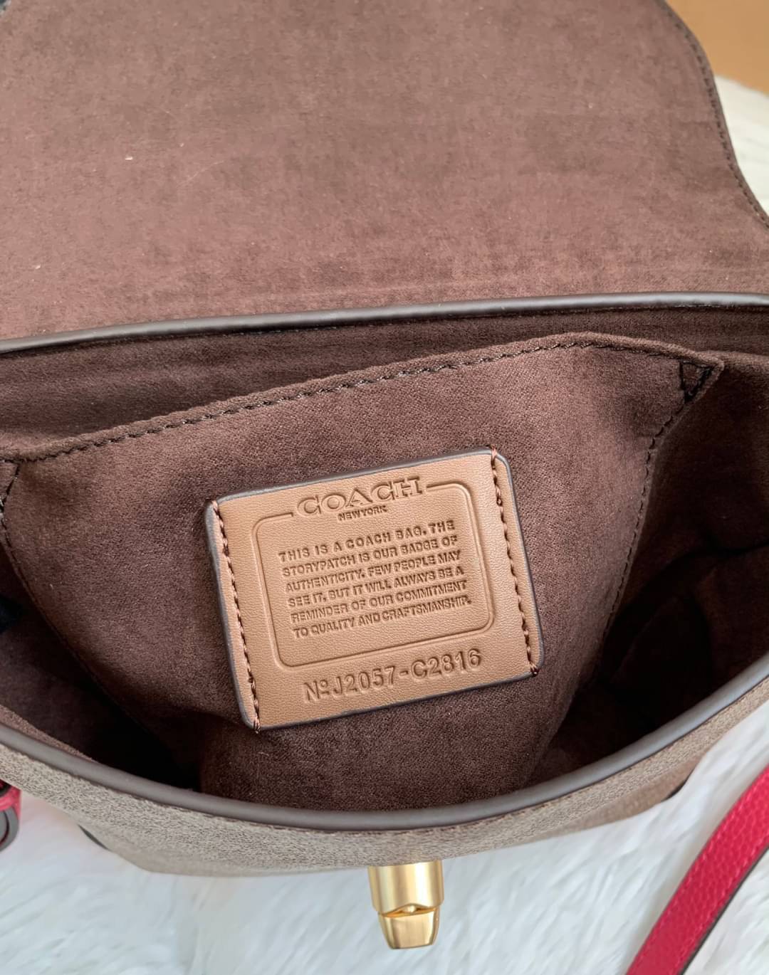 คอลเลคชั่นใหม่ ทั้งสวยทั้งคุณภาพค่ะ😘 COACH KARLEE CROSSBODY BAG 💐พร้อมส่ง ได้ไปไม่ผิดหวังแน่นอนค่ะ! สวยๆแบบคนดังระดับโลกกันค่าา กระเป๋าสะพายแบบครอสบอดี้ร์ หนังแท้นิ่มสวยงามมากๆค่ะ รูปทรงน่ารักกระทัดรัด เปิดปิดกระเป๋าแบบหมุนล็อค ภายในสามารถ