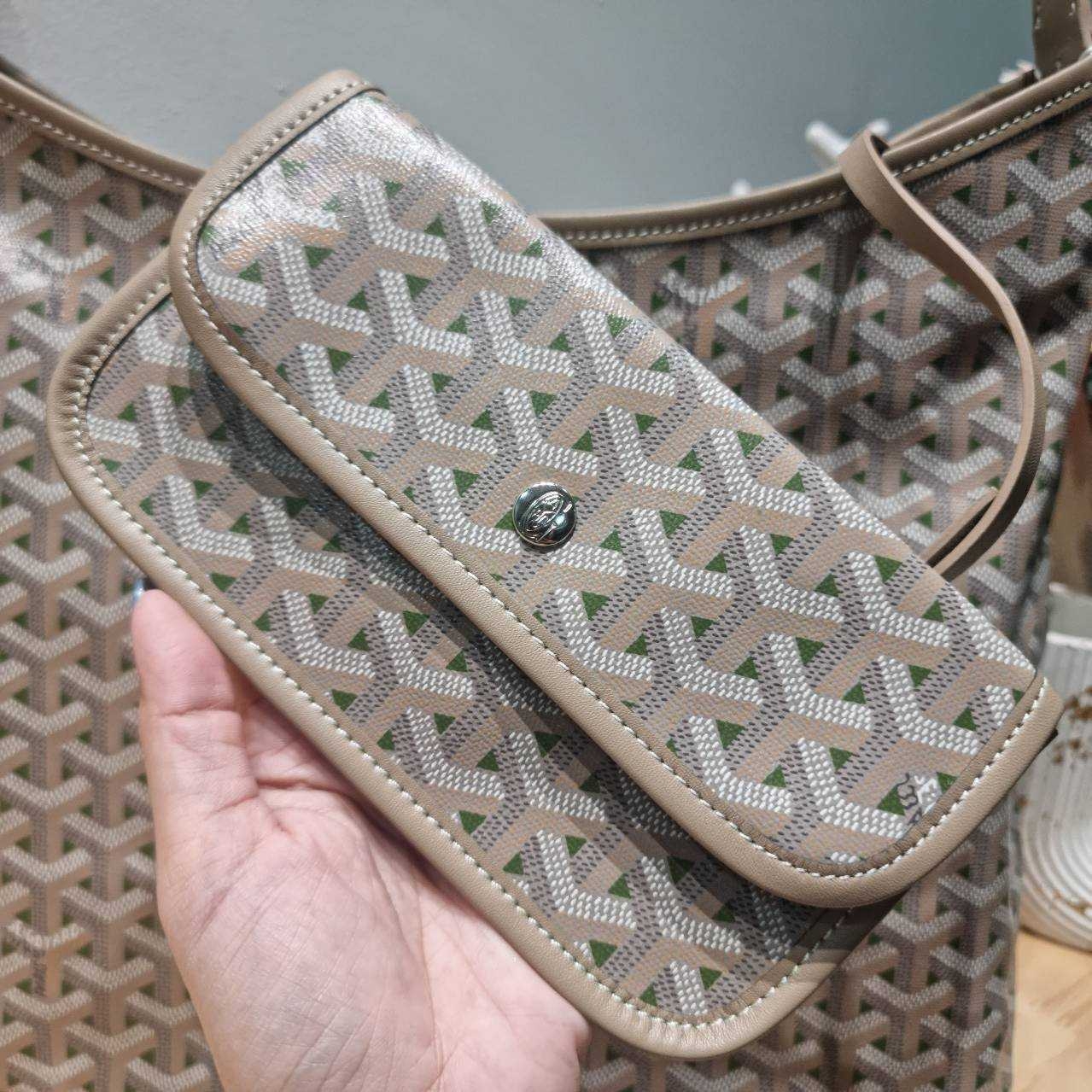 GOYARD BOHEME HOBO BAG กระเป๋าโฮโบใบใหญ่ พร้อมใบลูก มาในสีลิมิเต็ดรุ่นที่ตามหา สวยเด่นเป็นเอกลักษณ์ด้วยลวดลายตัว Y เต็มผืน