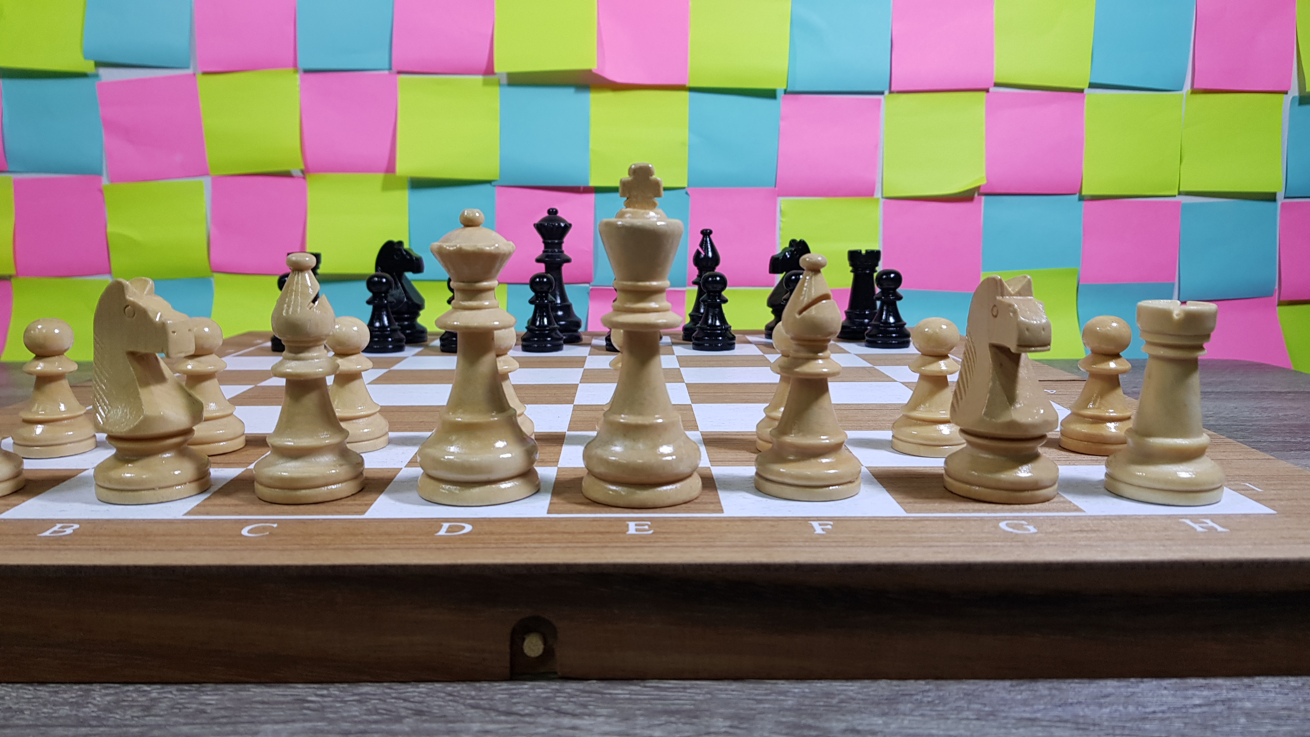 ชุดหมากรุุกสากลตัวไม้แบบเบาสีดำและสีเนื้อพร้อมกระดานช่อง5x5cm.