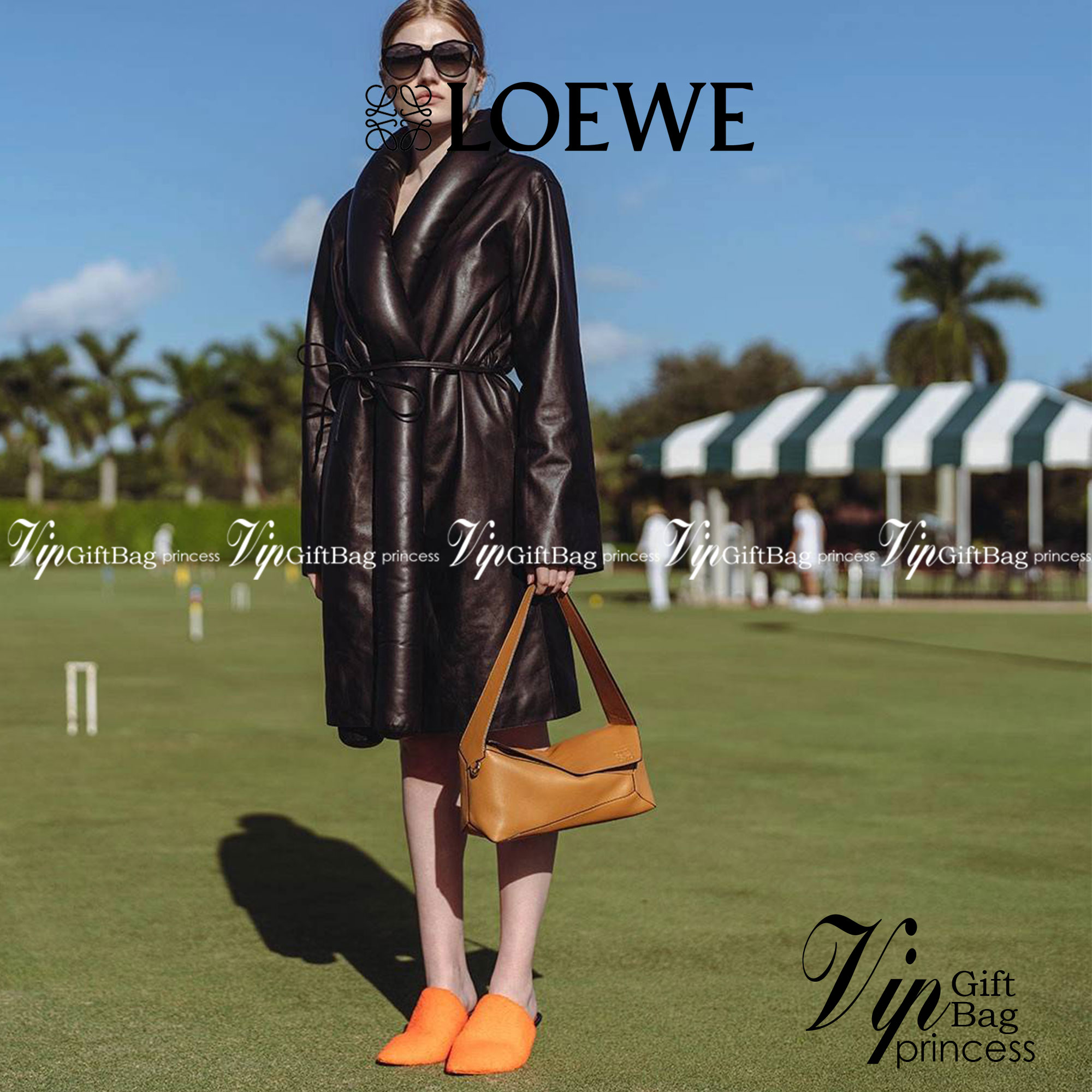 LOEWE PUZZLE HOBO BAG ใหม่ล่าสุด กับแบรนด์ที่มีดีไซน์โดดเด่นเป็นเอกลักษณ์ สวยหรูทุกรุ่นจริงๆ!! กระเป๋าสะพายโฮโบ ทรงสวย สไตล์พัซเซิลคลาสสิค วัสดุหนังวัวฟอกสี นิ่มมือ ฟินมาก!! เปิดใช้งานด้วยซิป ที่ภายในโล่งกว้าง ใส่ของสำคัญได้ครบไม่มีพลาด แบบสบายๆ มาพร้อมสา