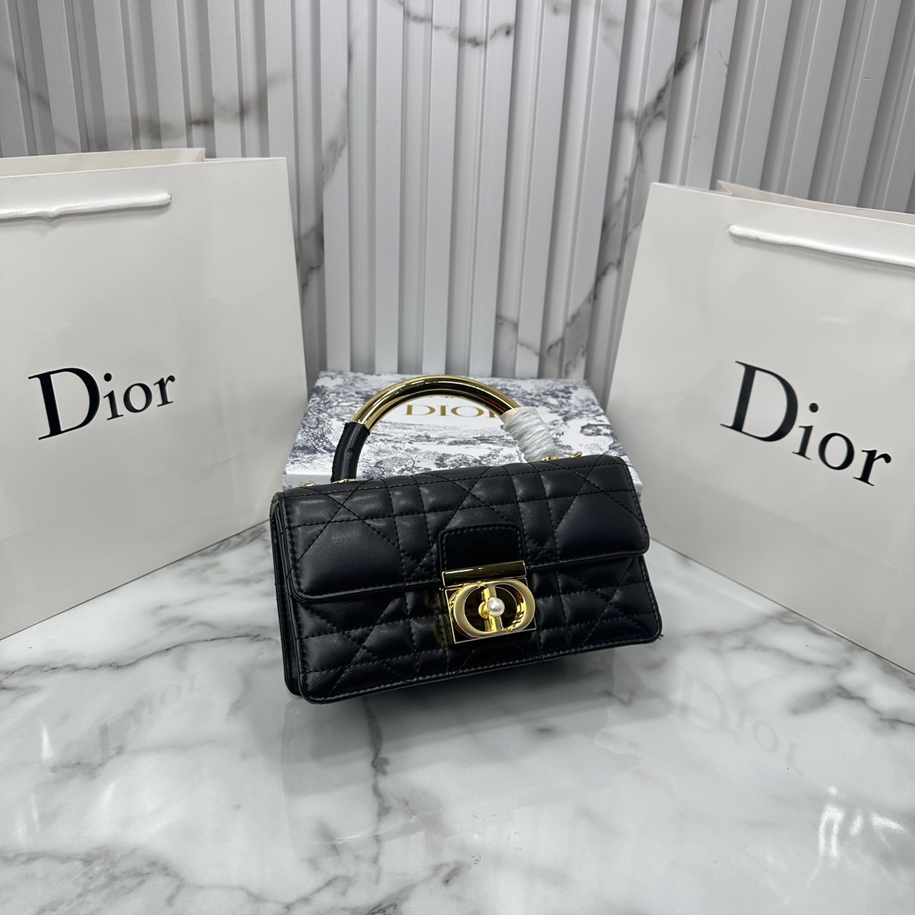 8" DIOR Mini Dior Ange Bag / Dior Clutch Bag Macrocannage CD clasp with white resin pearl กระเป๋าถือพร้อมสายสะพาย ประดับตัวล็อคมุก สวยงามเหนือกาลเวลา เกรดออริ 1:1