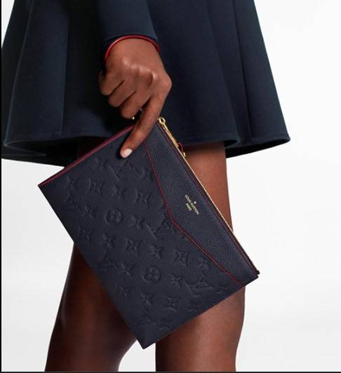 VIP 】จัดสินค้าคุณภาพมาให้สาวๆได้ใช้กันค่าา😘 Louis Vuitton Pochette Mélanie MM Monogram ใช้ขึ้นเครื่องได้เลย✈️ ✔️กระเป๋า ทรงคลัท แบบมีสายคล้องมือ ถอดออกได้หนึ่งสาย ✔️หนังแท้หนา ลายหนังพิมพ์ลายแบรนด์ได้สวยงามมากๆค่ะ