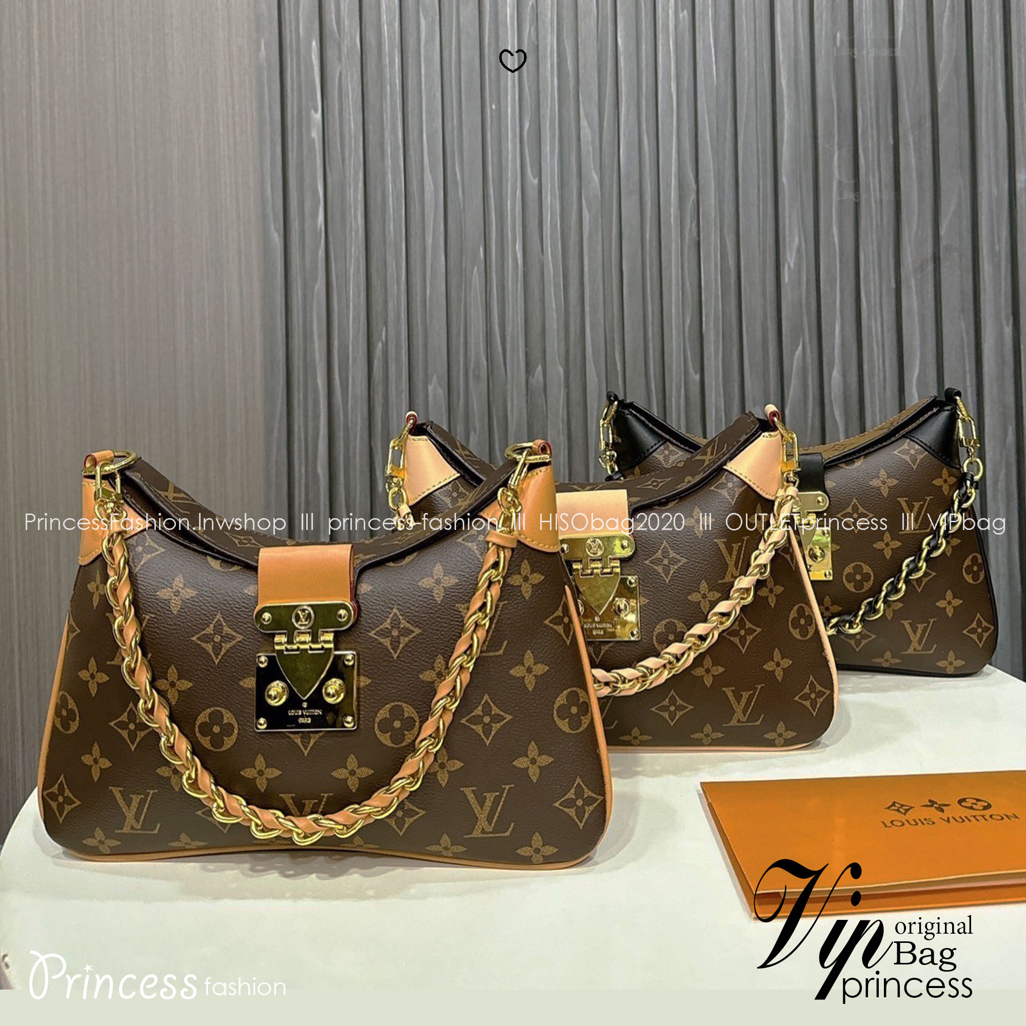 LV Twinny Monogram Reverse Bag กระเป๋าสะพายสุดคลาสสิก สวยหรู แต่งขอบหนังพร้อมตกแต่งตัวล็อกแบบ S Lock สุดไอคอนิกและหูจับสายโซ่ถักอย่างลงตัว มาพร้อมสายสะพายที่ปรับเป็นสายสั้นเพื่อคล้องแขนและสะพายไหล่หรือปรับเป็นสายยาวสำหรับสะพายเฉียง แมตช์ได้กับการแต่งกายทุ
