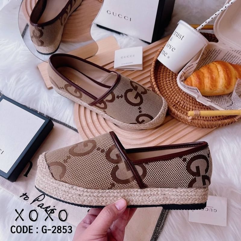 Gucci แบบใหม่ เพิ่งมาค่ะ (ส้นสูง1 นิ้ว) GG jumbo ปอเตัวใหม่ล่าสุดค่ะ ลาย GG ใหญ่ ผ้าทอ เหมือนแท้ ปั้มแบรนด์ หน้ากว้าง ใส่สบาย แมทส์ชุดง่าย น้ำหนักเบา