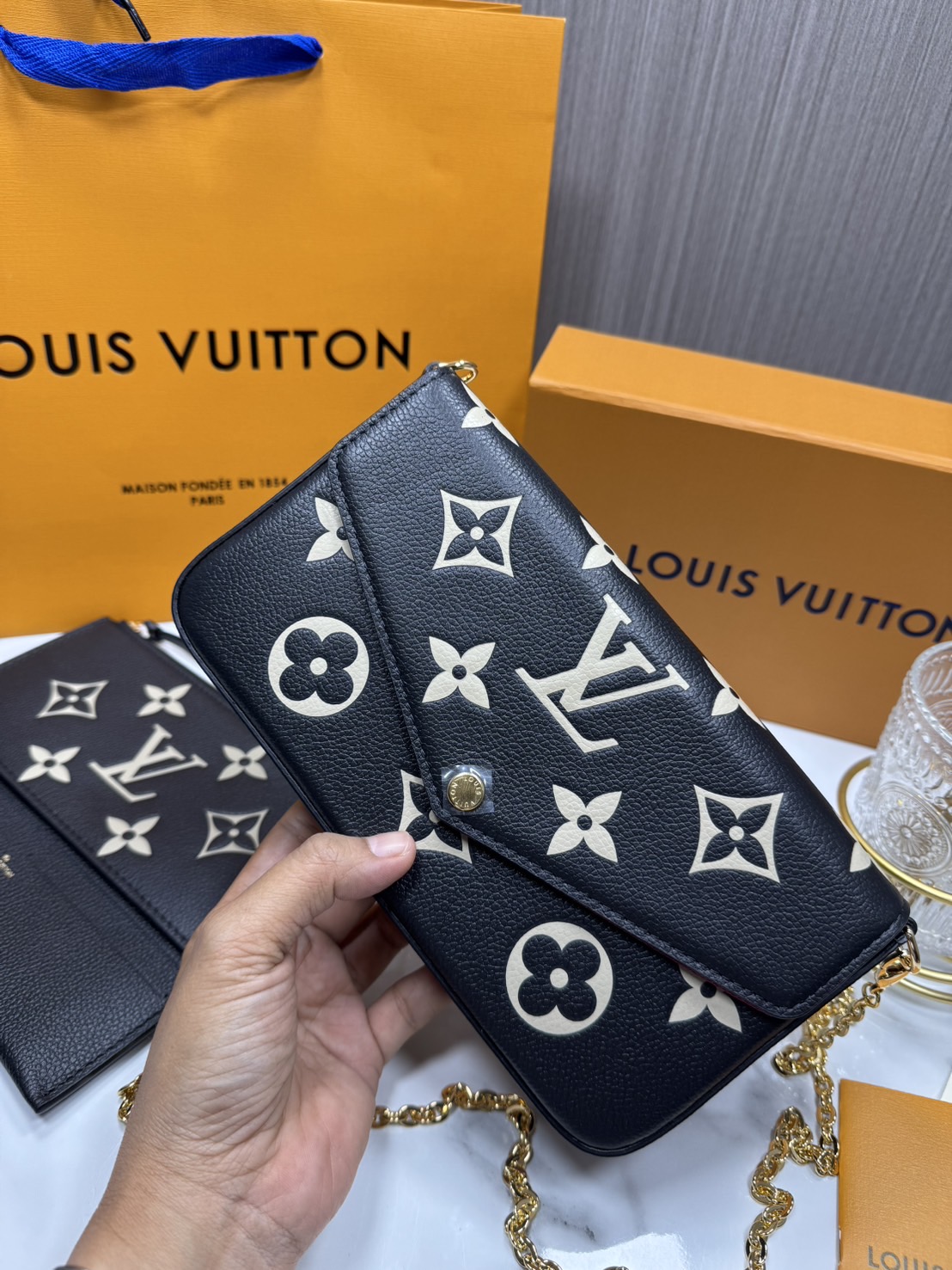 OP ORI หนังแท้ | LV Felicie Pochette bag in soft Monogram Empreinte leather กระเป๋าสะพายทรงพอชขนาดกะทัดรัด หนัง Monogram Empreinte เนื้อนุ่มประทับลาย Monogram สุดไอคอนิก