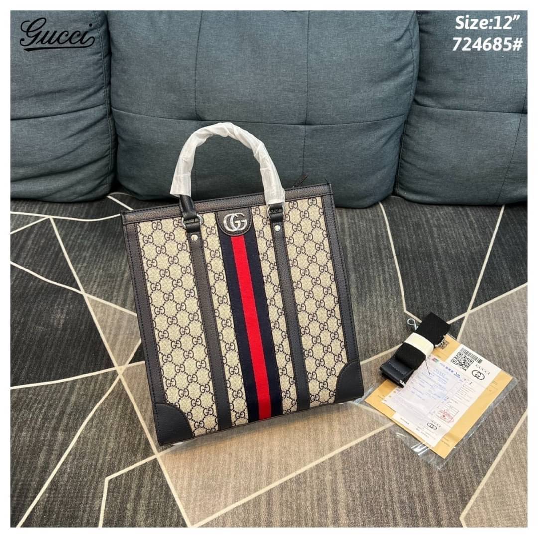 GUCCI Ophidia medium tote bag / GUCCI Tote Bag กระเป๋าทรงโท้ท รูปทรงสวย ที่จับโค้งมนสามารถถือหรือสะพายครอสบอดี้ได้ ภายในโล่งกว้าง จุของได้เยอะ พร้อมสายสะพายข้าง ถอด-ปรับระดับได้ ใช้ได้ทั้งชายหญิง