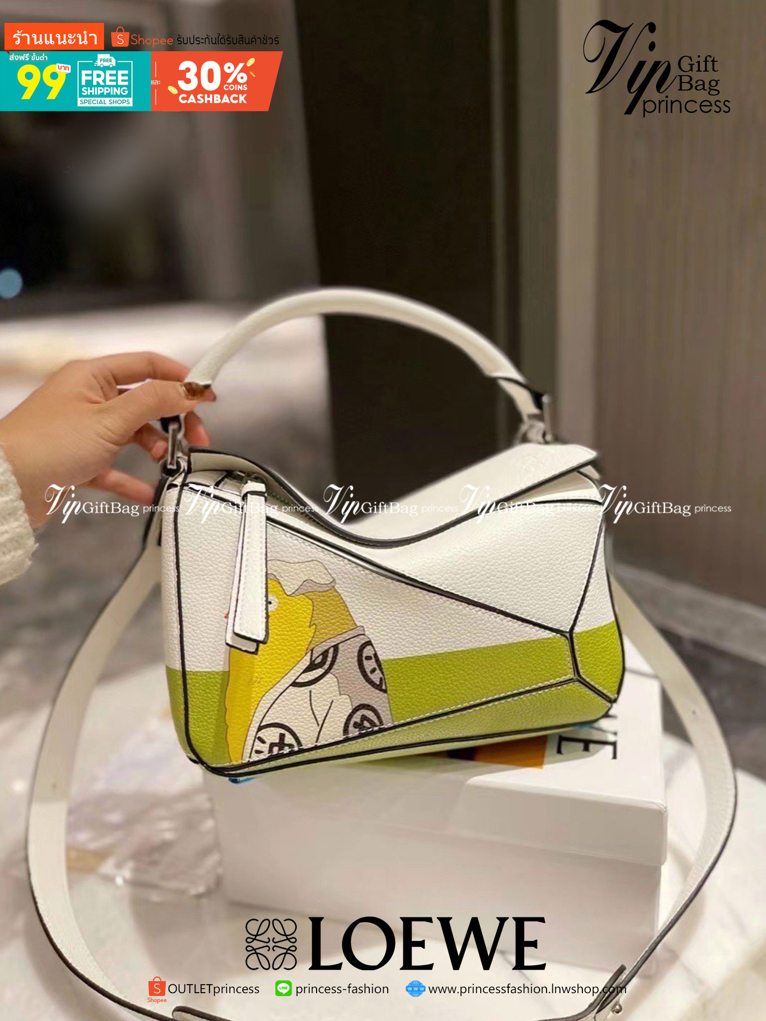 Loewe Puzzle Bag / Loewe X My Neighbor Totoro Puzzle bag การร่วมงานสุดคิวท์ที่น่าจับจอง สำหรับใครที่ชื่นชอบการ์ตูนแอนิเมชั่นญี่ปุ่นอย่าง My Neighbor Totoro การออกแบบคาแร็กเตอร์ที่ใครๆ ต่างก็บอกว่าน่ารัก ล่าสุดก็เป็นที่น่าตื่นเต้นอีกครั้ง เมื่อสตูติโอดังได