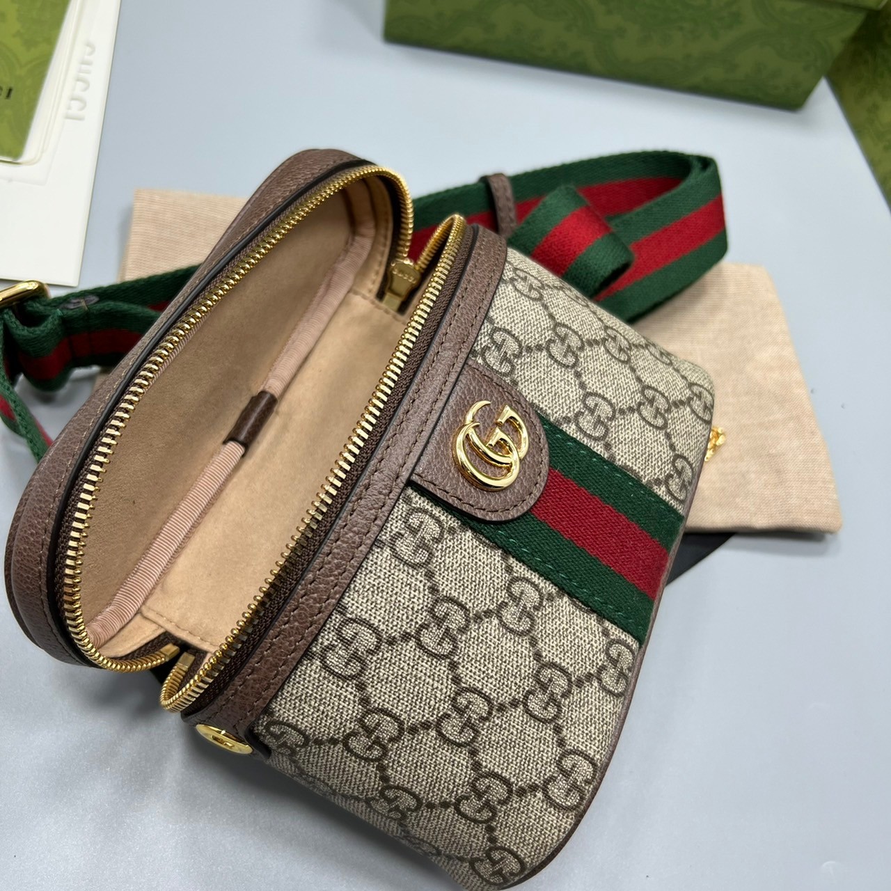 GUCCI Ophidia belt bag with Web เกรดออริจินอล กระเป๋าคาดเอว และสะพายข้างด้วยสายโซ่ได้ งานหนังแท้และแคนวาสอย่างดี รุ่นใหม่ล่าสุด ใช้ได้ทั้งชายหญิง เป็นรุ่นที่มาเท่าไรก็ไม่เคยพอขาย ฮอตมากๆค่ะ ภาพถ่ายจากงานขายจริง ใช้งานต่างประเทศได้