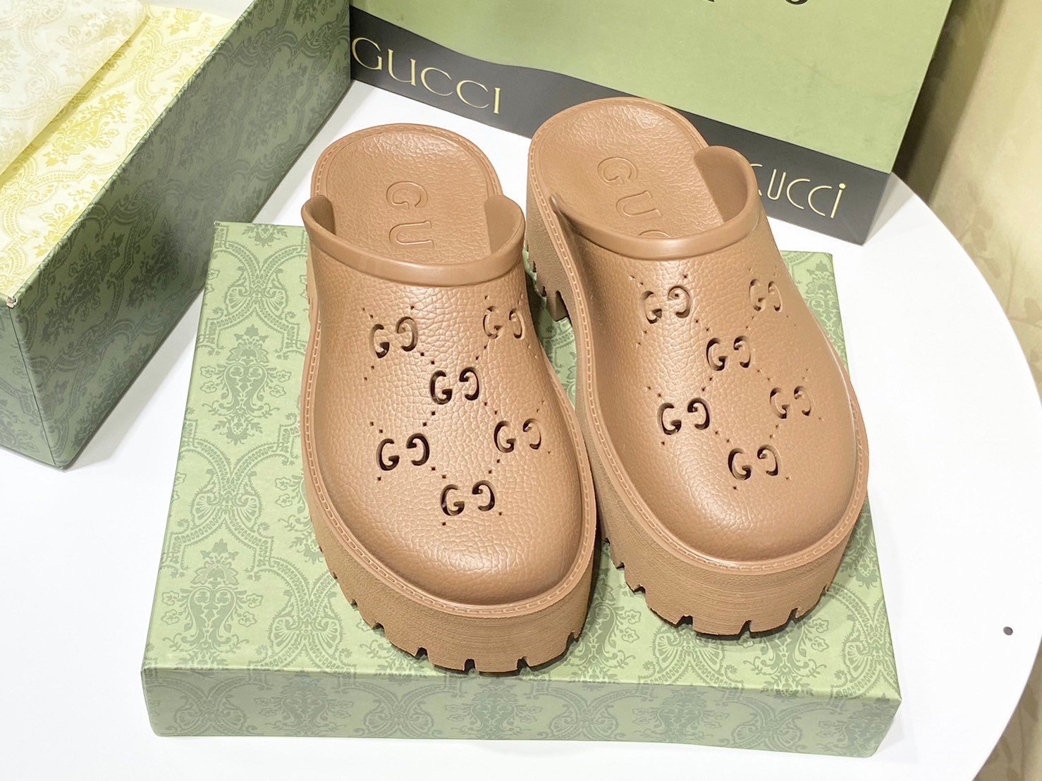 สลับแท้ GUCCI platform perforated G sandal / GG Sandel รองเท้า GG เกรดออริจินอล สลับแท้ พร้อมกล่อง ภาพถ่ายจากงานจริง ใช้งานต่างประเทศได้