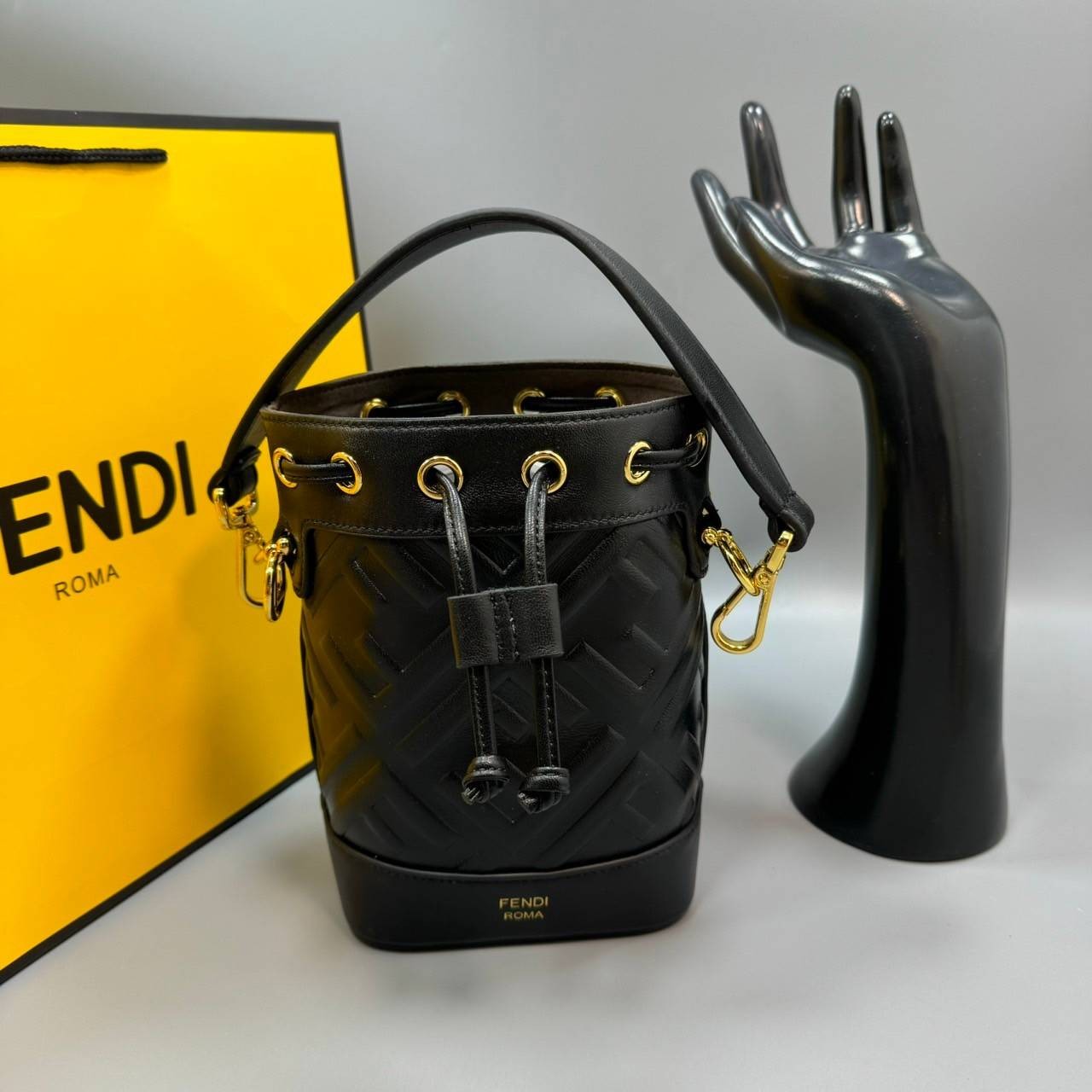 พร้อมส่ง 3 สี FENDI Mon Tresor Black leather mini-bag / FENDI Bucket Bag กระเป๋าสะพายทรงบัคเก็ตงานหนังเต็มใบ ไซส์มินิ เกรดออริ สลับแท้ 1:1