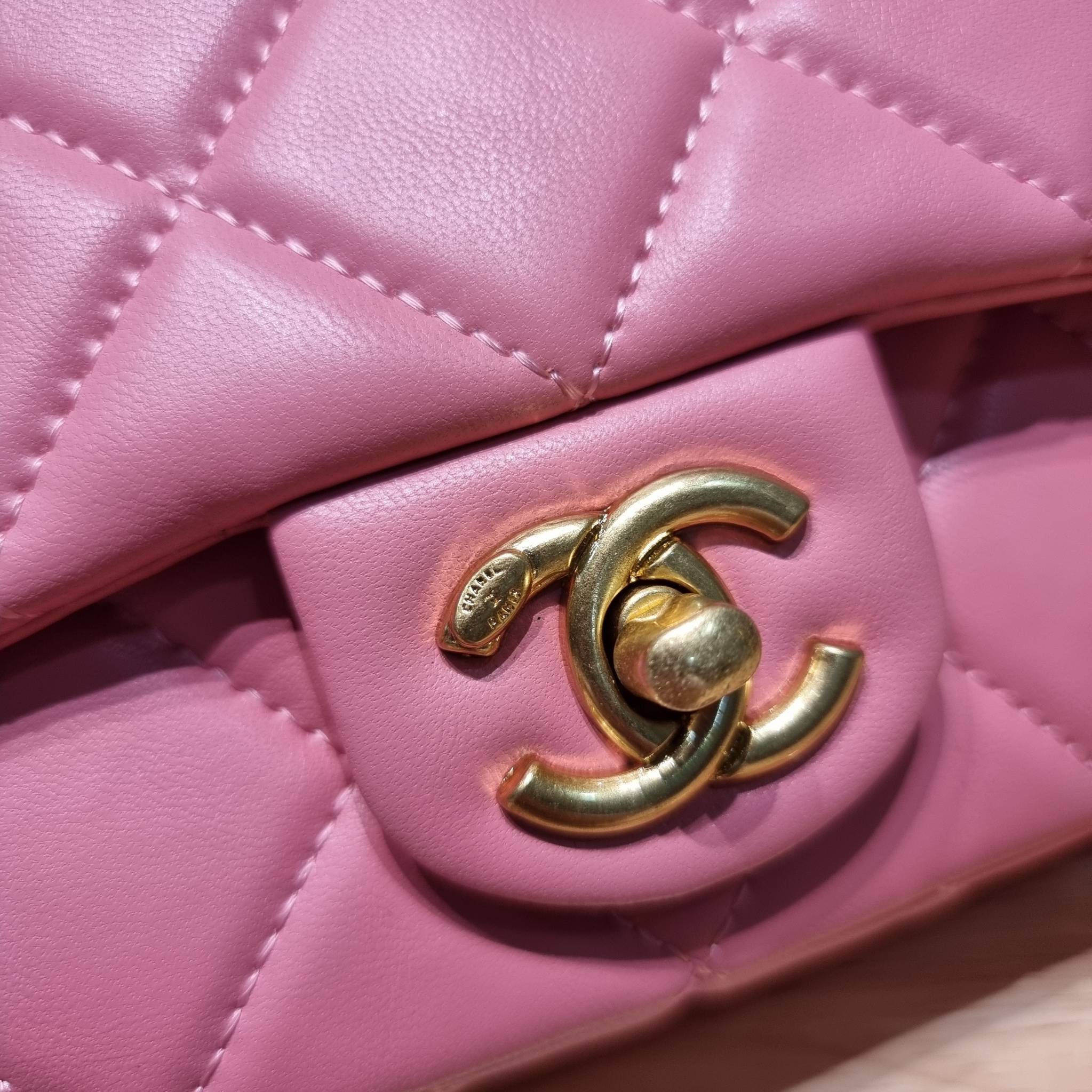 Chanel chunky chain bag สวยฟาดย้อนยุคความหรู ในราคาที่จับต้องได้ กับกระเป๋าสะพายไหล่ ไซส์กำลังสวย โดดเด่นด้วยสายสะพายโซ่สลับหนังเส้นใหญ่ ทนทาน ดูแพง