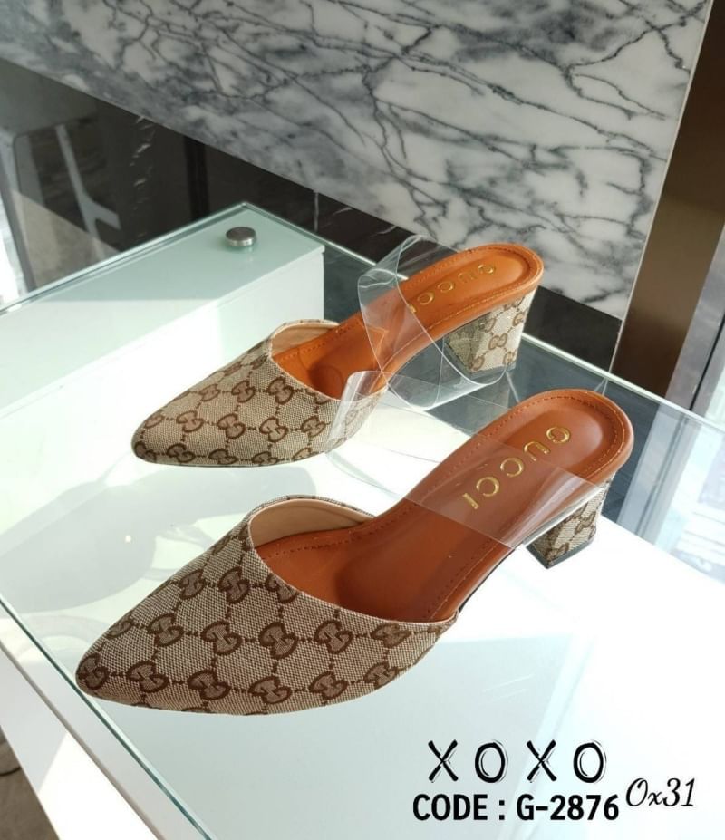 Louis Vuitton, Gucci รองเท้างานสวมหน้าวี หนัง PU ตีลายแบรนด์ งาน สวย หรู ดูแพงเกินราคาขาย คาดอีกชั้นเป็นพลาสติกใส่อย่างดีเนื้อนุ่ม ใส่สบาย ทรงนี้ใส่แล้วขาเรียวยาวนะจร้าซีสๆ แมทส์ชุดง่าย ส้นแท่ง ใส่ใช้งานไม่เมื่อย รับน้ำหนักได้ดี