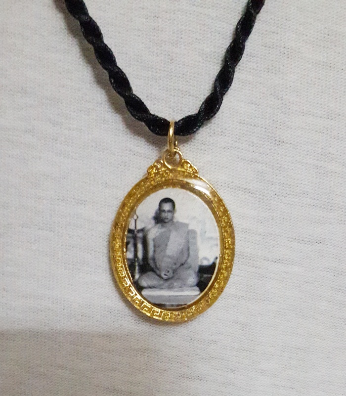 สินค้าหมดค่ะ ล็อกเก็ตในหลวง(ร.9) สองด้านพร้อมสร้อยคอ แบบ2ค่ะ