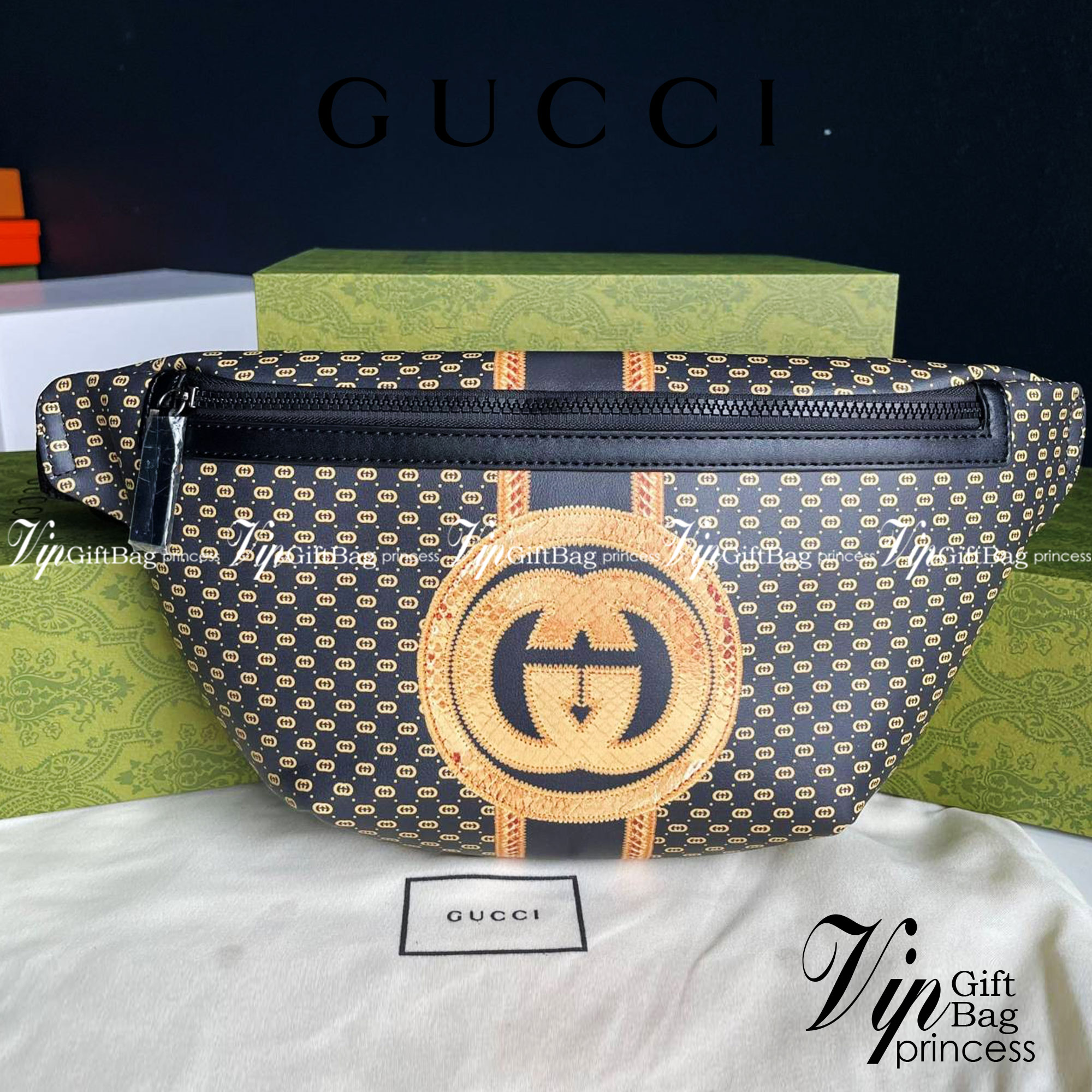 หนังแท้ GUCCI BELT BAG / GG BELT BAG กระเป๋าคาดอก/คาดเอว รุ่น Unisex ใช้ได้ทั้งหญิงชาย ภายในเป็นช่องโล่งกว้าง ใบใหญ่ขนาดมาตรฐานจุของได้เยอะ สายสะพายปรับได้ตามตัว ใบจริงเห็นแล้วหลงรัก คุ้มค่าที่สุด อีกรุ่นหนึ่งที่หลายคนตามหา งานออริสวยมาก ทำจากหนังแท้ สามา