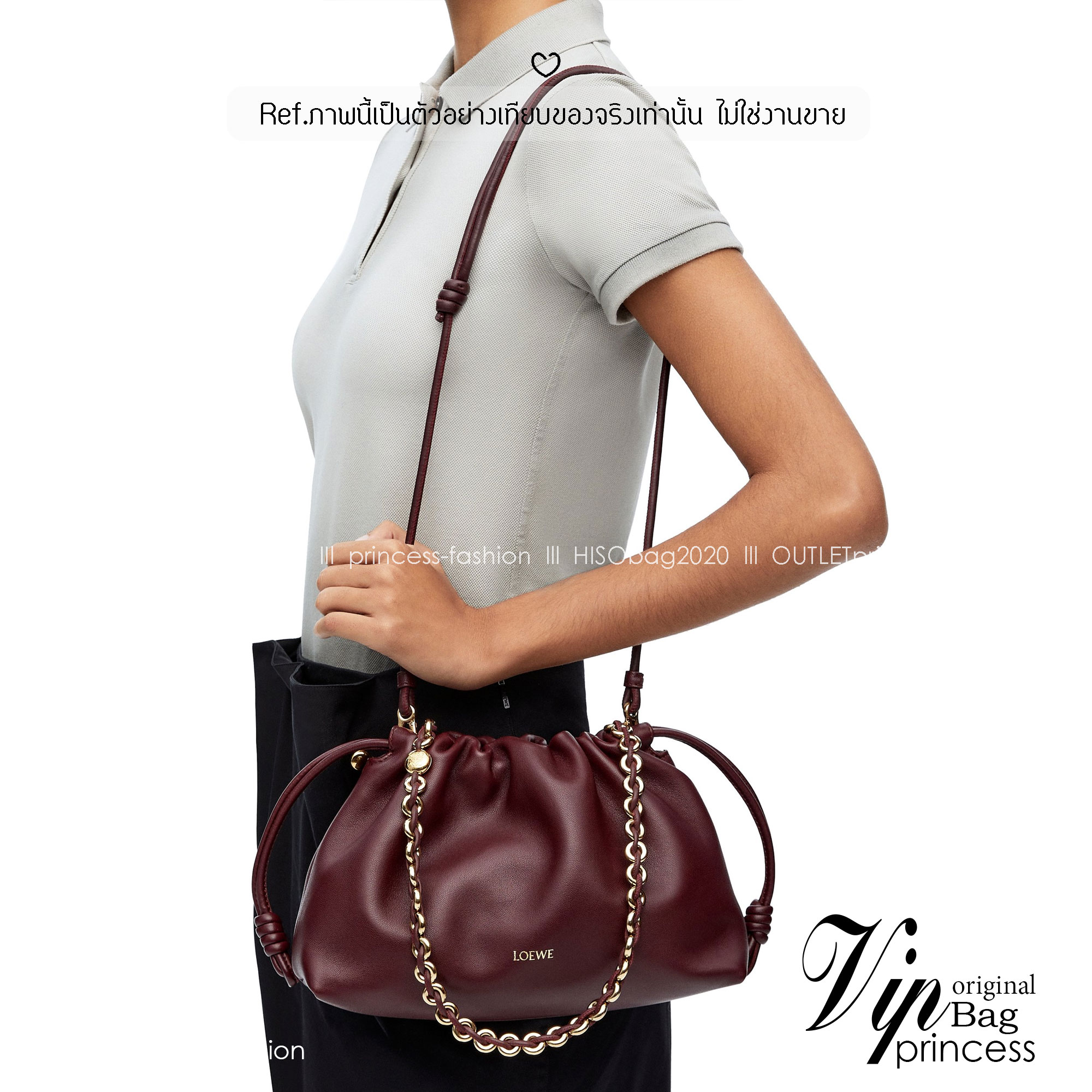 Loewe Medium Flamenco purse in mellow nappa ใหม่ล่าสุด กับแบรนด์หรู กระเป๋าสะพายงานหนังเต็ม หนังแท้สวยมาก ให้สัมผัสนุ่มสบายผิว มาพร้อมสายสะพายร้อยห่วงสีทองหรูหรา ตัดกับสีกระเป๋าสวยงามได้อย่างลงตัว