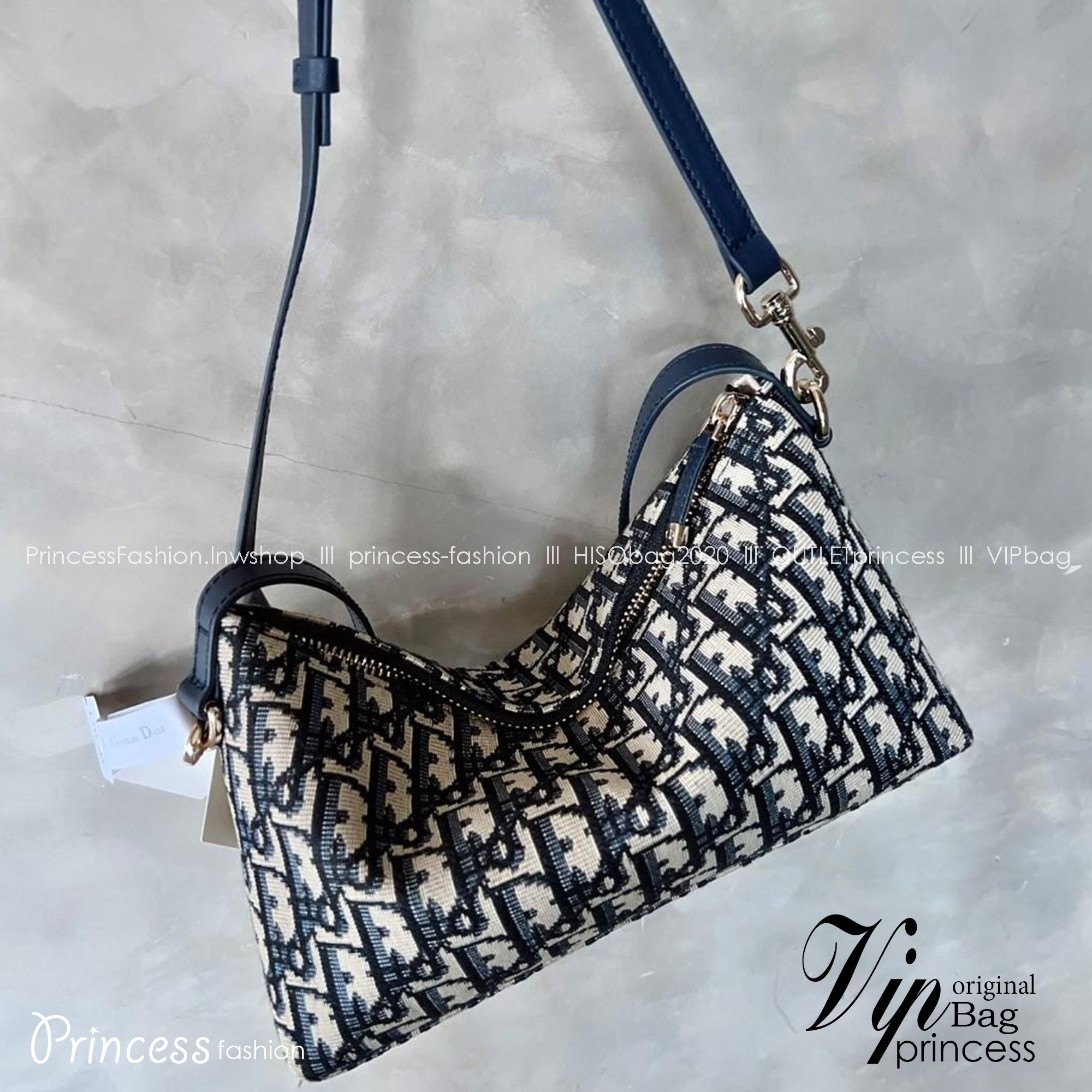 Medium DiorTravel Nomad Pouch Blue Dior Oblique Jacquard / DIOR AMBER MEDIUM BUCKET BAG กระเป๋าถือทรงพอช หรูหรามีสไตส์เป็นเอกลักษณ์