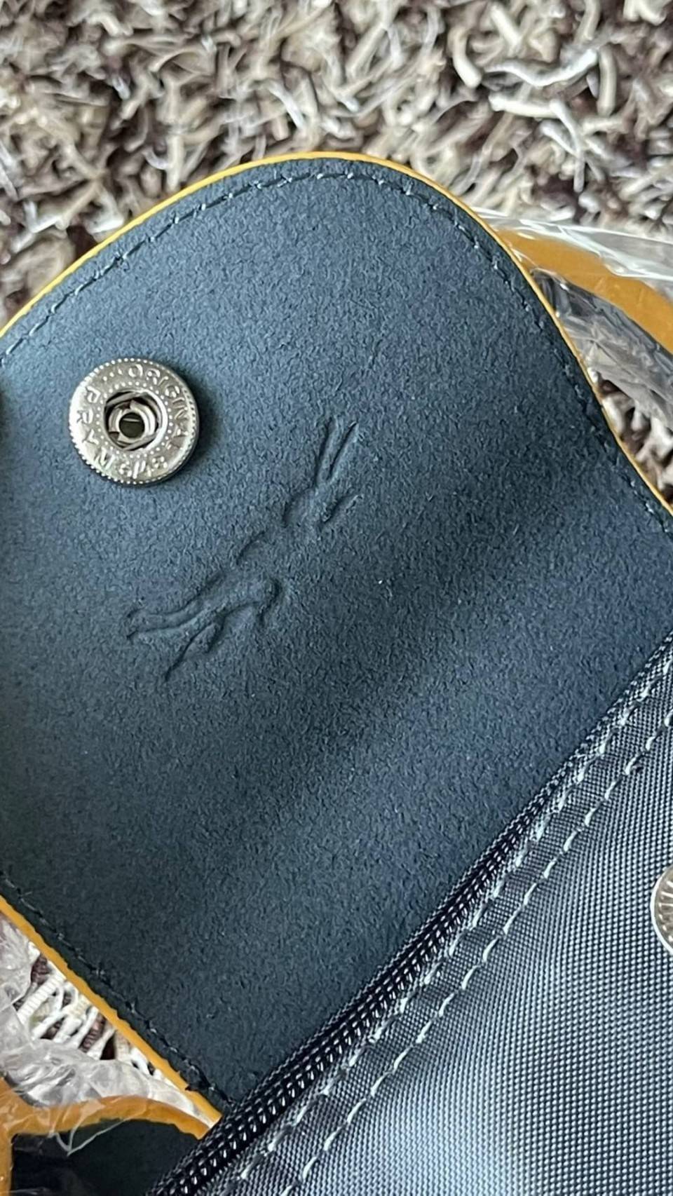 LONGCHAMP LE PLIAGE ORIGINAL Pouch with handle กระเป๋าถือขนาดมินิทรงpouch ให้ความหรูหราจาก Le Pliage (เลอ ปลิยาจ) ในขณะที่ที่ปิดแบบซิปช่วยให้คุณมั่นใจได้