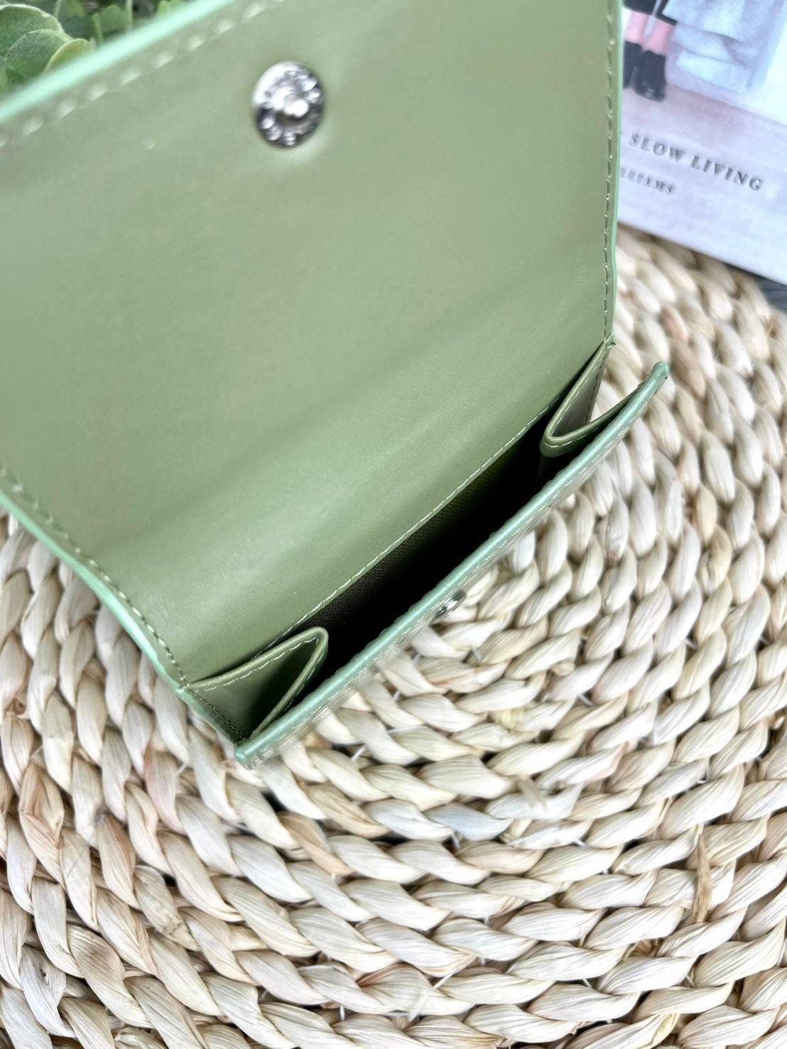 Charles & Keith Croc-Effect Short Wallet กระเป๋าเงิน 3 พับใบสั้น จุของได้ครบ! วัสดุพิมพ์ลายจรเข้