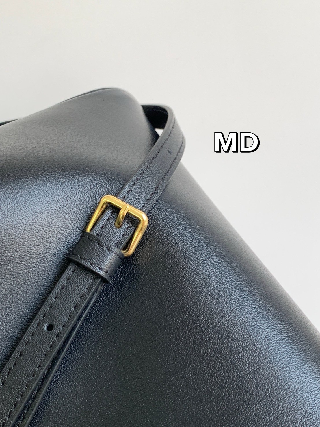 CELINE Small Cabas Drawstring Cuir Triomphe / CELINE TOTE BAG กระเป๋าทรงโท้ทน่ารักน่าใช้ ตัวกระเป๋าหนังนุ่มมาก ปากกระเป๋าเป็นหูรูดดึงปรับทรงได้สองแบบสองสไตล์