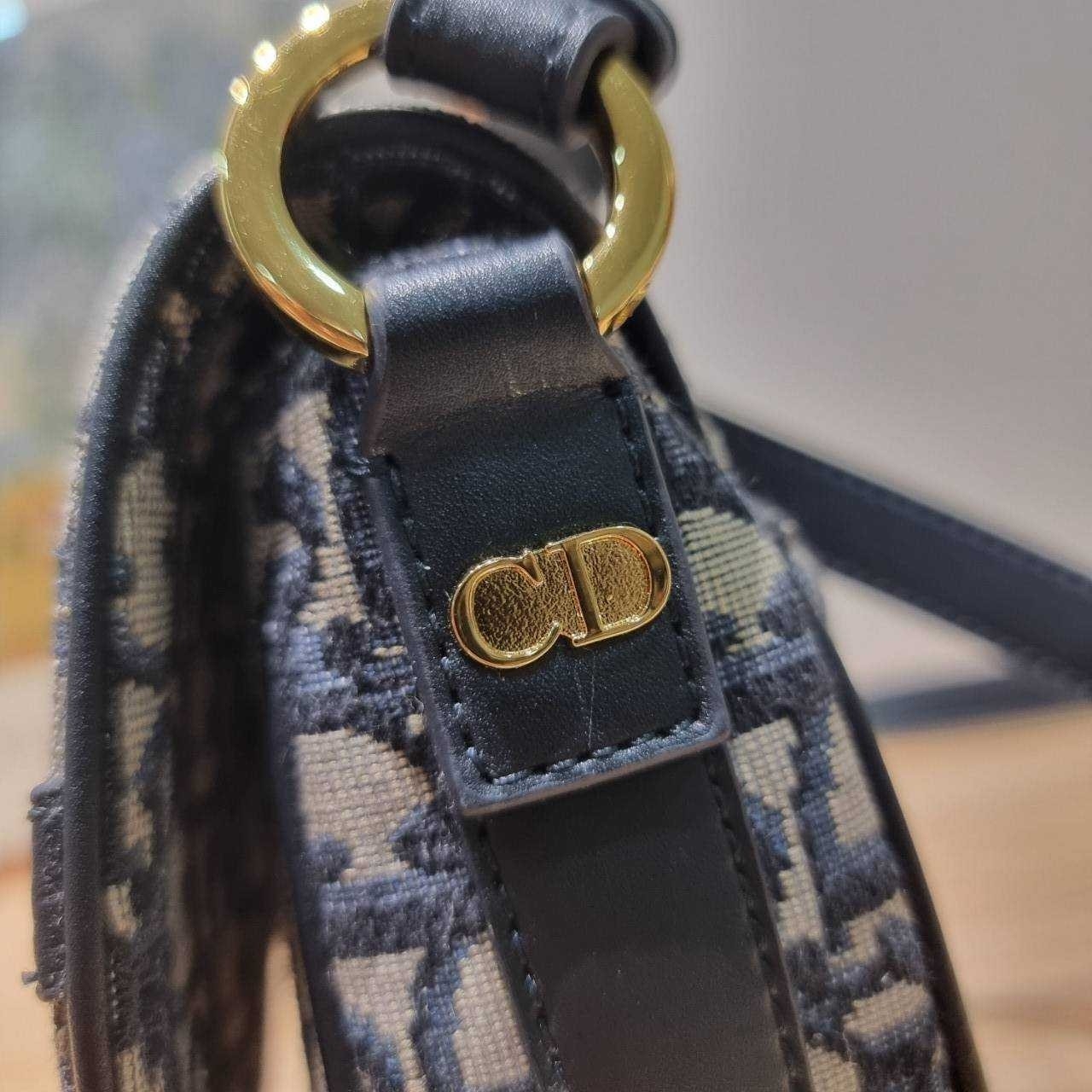 Small CD Besace Bag Blue Dior Oblique กระเป๋าสะพายทรงสวย ดีไซน์โลโก้โดดเด่นและหรูหรา