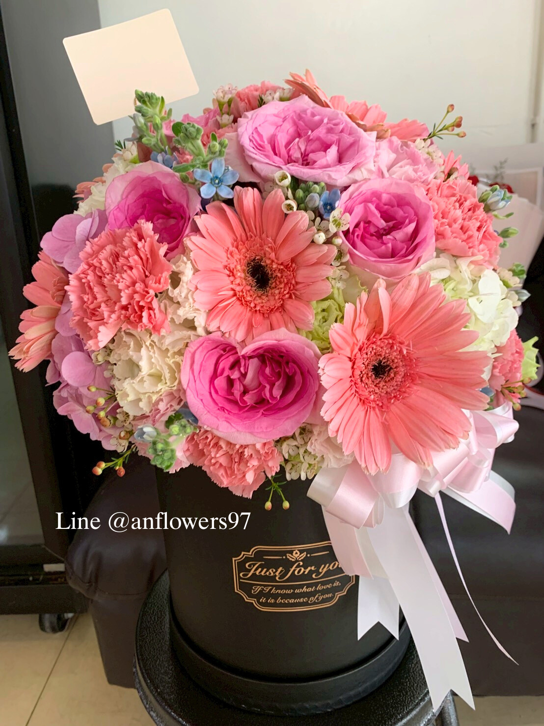 Flowers box ดอกไม้โทนสีชมพูขาวดำ