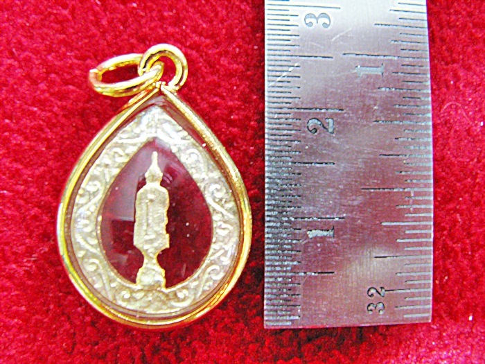 จี้พระประจำวันเกิดวันพุธกลางวัน ปางอุ้มบาตร องค์ใหญ่ทรงหยดน้ำ ล้อมเพชรเลี่ยมทองไมครอนค่ะ