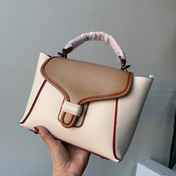 COACH COURIER CARRYALL 23 IN COLORBLOCK SIGNATURE CANVAS พร้อมส่ง 7 แบบ พร้อมส่ง ลุคดูไฮสุดๆค่ะ! กระเป๋าสะพายหนังหรูหราและคลาสสิค หนังแท้ชั้นดีที่สุด น้ำหนักเบา หนังสวยมากก สัมผัสแล้วหลงรักแน่นอนจ้าา😘
