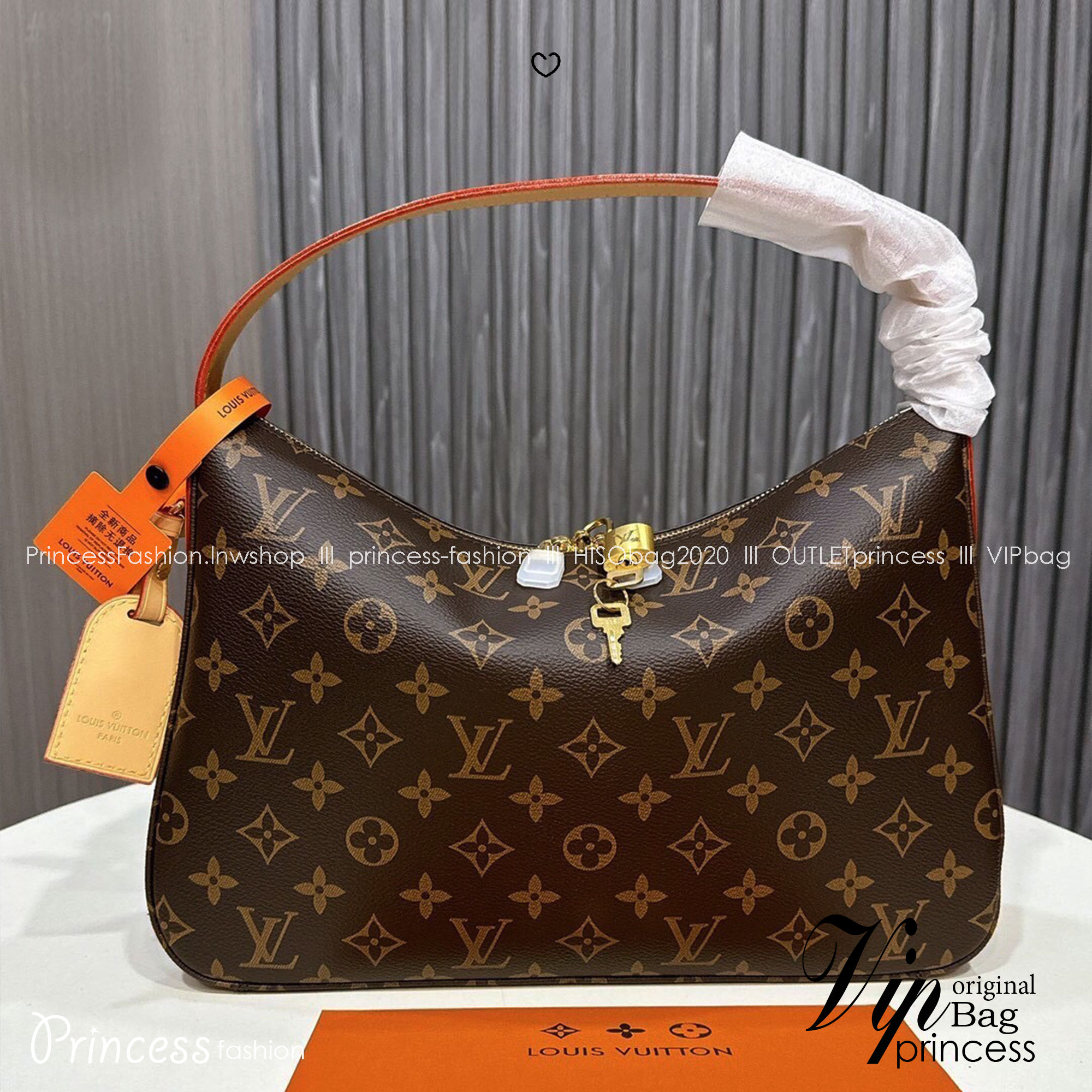 LV Slouchy PM bag กระเป๋าสะพายทรงโฮโบดีไซน์คลาสสิค ใบใหญ่กำลังสวย โดดเด่นด้วยรูปทรงเป็นเอกลักษณ์ ใช้งานได้สะดวกคล่องตัว เหมาะสำหรับพกพาเดินทางและใช้งานได้ทุกวัน ลายโมโนแกรมแคนวาสสุดไอคอนิก เสริมความสง่างามด้วยอะไหล่สีทอง งานจริงสวยมาก แนะนำค่ะ