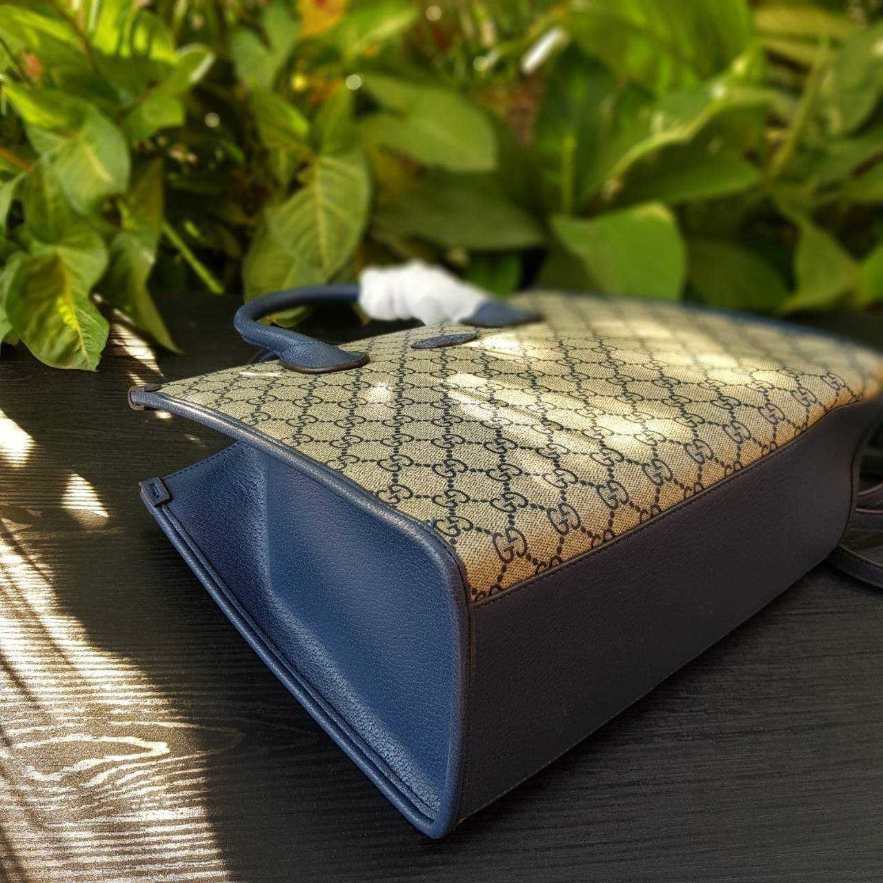 GUCCI Small tote bag with Interlocking G กระเป๋าทรงTOTE ใบใหญ่สุดหรูหรา คลาสสิค จุของได้เยอะ มาพร้อมสายสะพายยาว สามารถถอดเก็บได้ ใช้ได้ทุกโอกาส เป็นอีกรุ่นที่โดดเด่นมากๆ