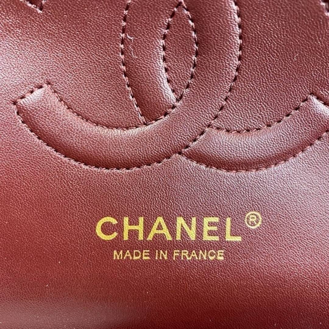 หนังแท้ CHANEL Classic Caviar 25cm กระเป๋าสะพายคลาสสิก หนังแกะและโลหะสีทอง ภาพสินค้าถ่ายจากงานขายจริง ใช้งานต่างประเทศได้