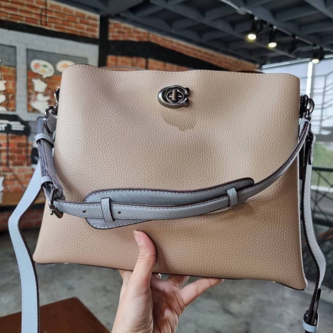COACH WILLOW SHOULDER BAG ((C2745//C2590//C2621)) พร้อมส่งที่ไทย รุ่นแนะนำค่ะ🔥🔥 🔺กระเป๋าหิ้ว//คล้องไหล่//สะพายข้าง สุดคุ้ม! หนังแท้ชั้นดี ได้ไปหลงรักแน่นอนค่ะ หนังสวยมากๆ😘 🔺ตัวกระเป๋าแบ่งเป็นสองช่องหลัก ด้านนึงเป็นแ