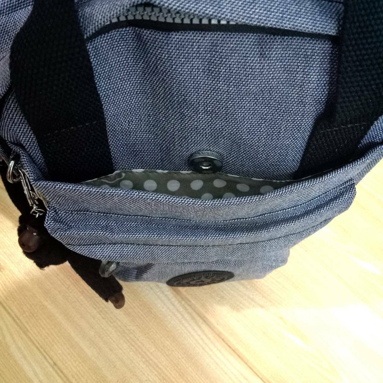 KIPLING 3 WAYS MINI BACKPACK 👍กระเป๋าสะพายรุ่นใหม่วัสดุ Nylon & Polyester 100% 👍หูหิ้วมีลายปั้มแบรนด์ 👍สายสะพายยาวเลื่อนปรับได้ถอดได้ 👍สามารถถือหรือสะพายได้ จะสะพายไหล่ สะพายเฉียง Crossbody หรือจะคล้องสายเป็นเป้สะพายหลัง Ba