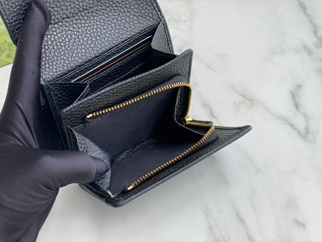 VIP 】Gucci small wallet 3 พับ มีช่องซิปใส่เหรียญ น่ารักมาก งานหนังแท้ รุ่นพิเศษครบเซ็ท ราคาคุ้มที่สุด ต้อนรับปีแห่งความปัง!! เอ็กซ์คลูซีฟมาก!!