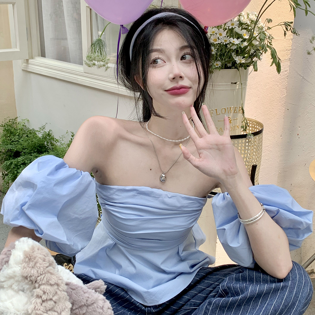 พร้อมส่ง 🦢🤍 Fine day blouse เสื้อเกาะอกสีฟ้าแต่งแขนฟู (IN37466)