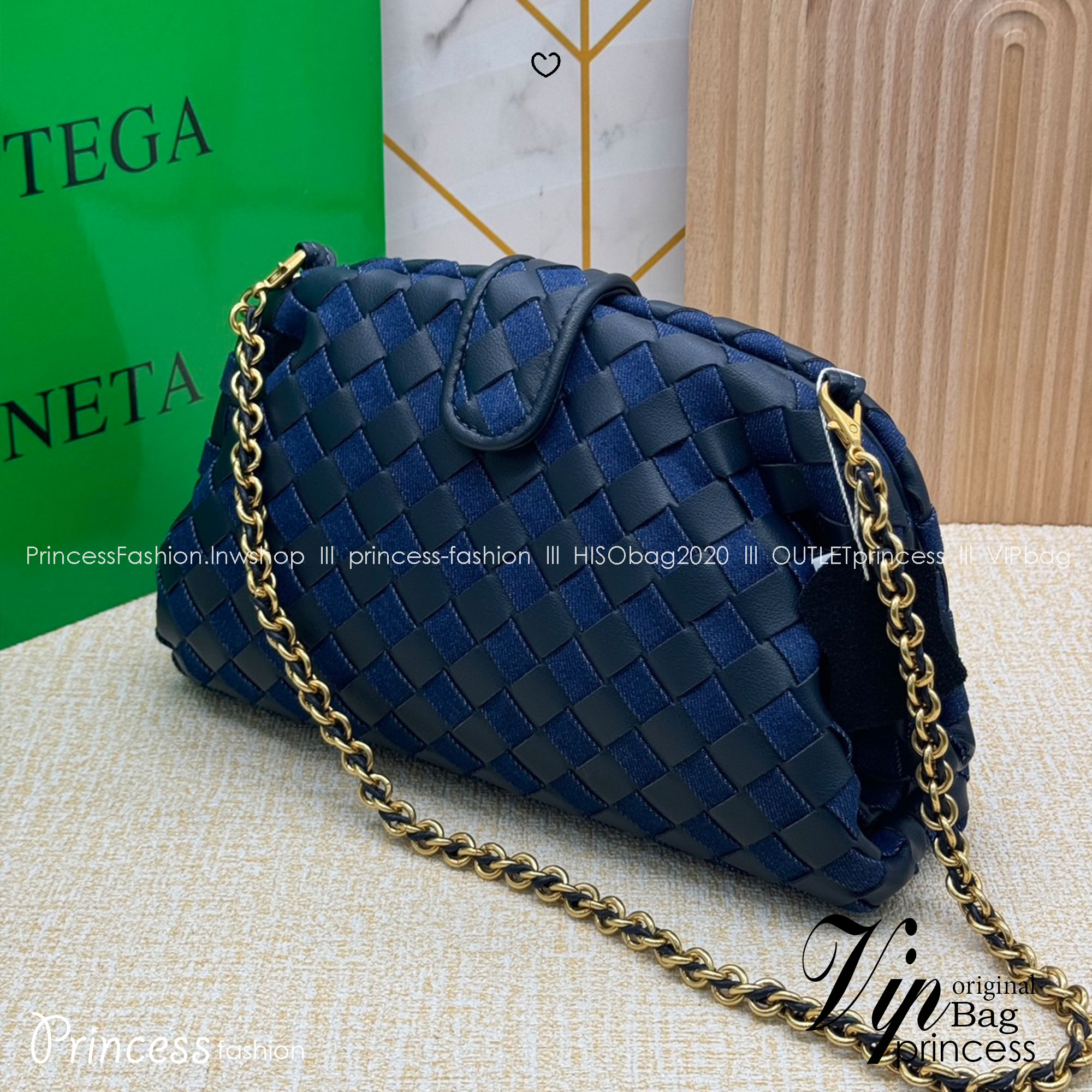 BOTTEGA Denim Teen Lauren 1980 with chain / BOTTEGA Clutch Bag กระเป๋าทรงคลัช พร้อมสายสะพายโซ่ วัสดุเดนิมคอตตอน สวยงามเป็นเอกลักษณ์ เกรดออริ 1:1 ใช้งานต่างประเทศได้