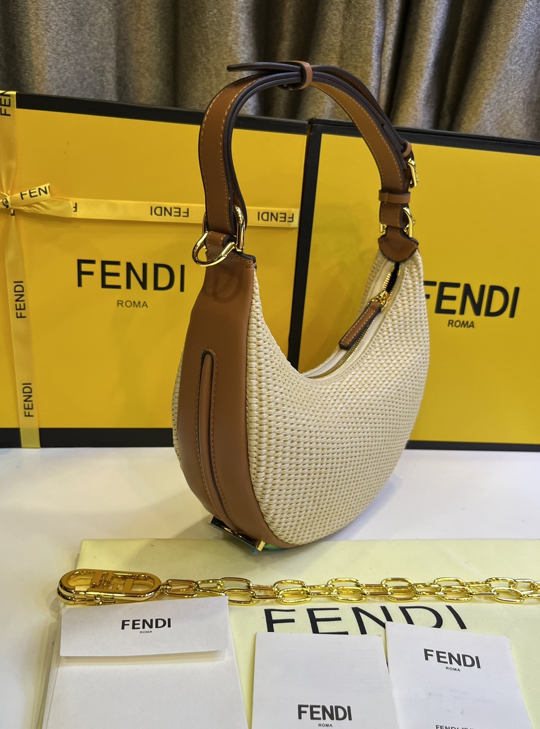 FENDI Fendigraphy Small Natural straw bag / Fendi hobo bag 25cm พร้อมส่ง กระเป๋าสะพายไหล่เฟนดิ Natural straw รุ่นใหม่ สวยหรู **สินค้าเกรดออริจินอล 1:1 สลับแท้