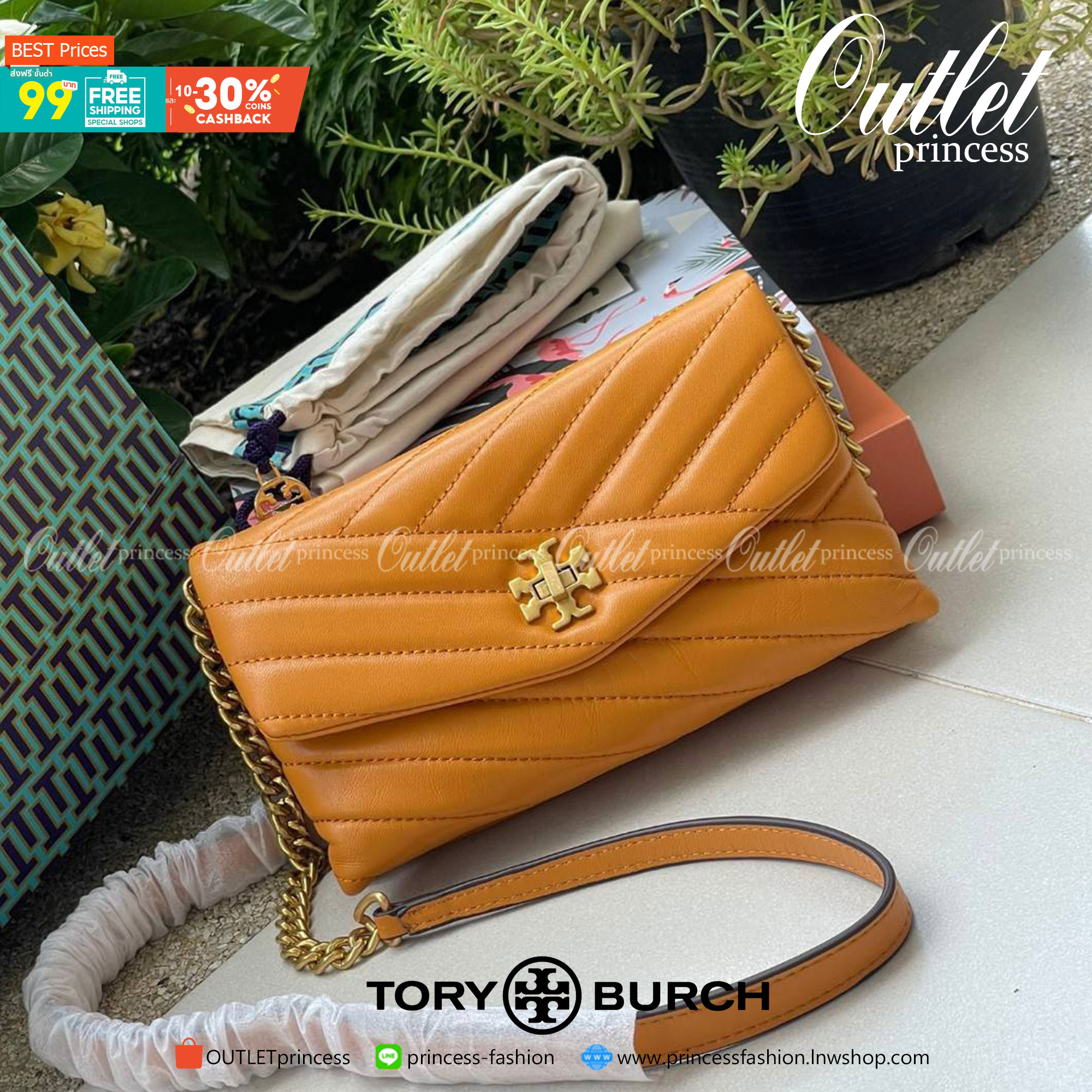 ของแท้ 💯% 】Tory Burch Kira Chevron Chain Wallet Bag เน้นความเรียบหรูดูแพง ต้องยกให้รุ่นนี้ ซึ่งมีขนาดกะทัดรัด ให้ลุคสาวมั่น Active ดูทะมัดทะแมง เหมาะสะพายในวันลำลอง และด้วยความที่เป็นแบรนด์ของทอรี่