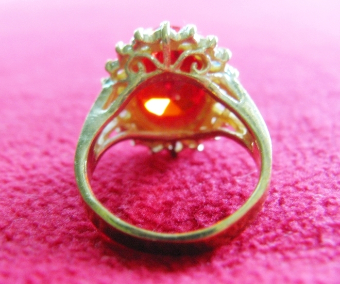 แหวนทับทิมแดงทองเหลืองล้อมเพชรแบบผู้หญิง(ราศีกรกฎ)แบบใหญ่ค่ะ