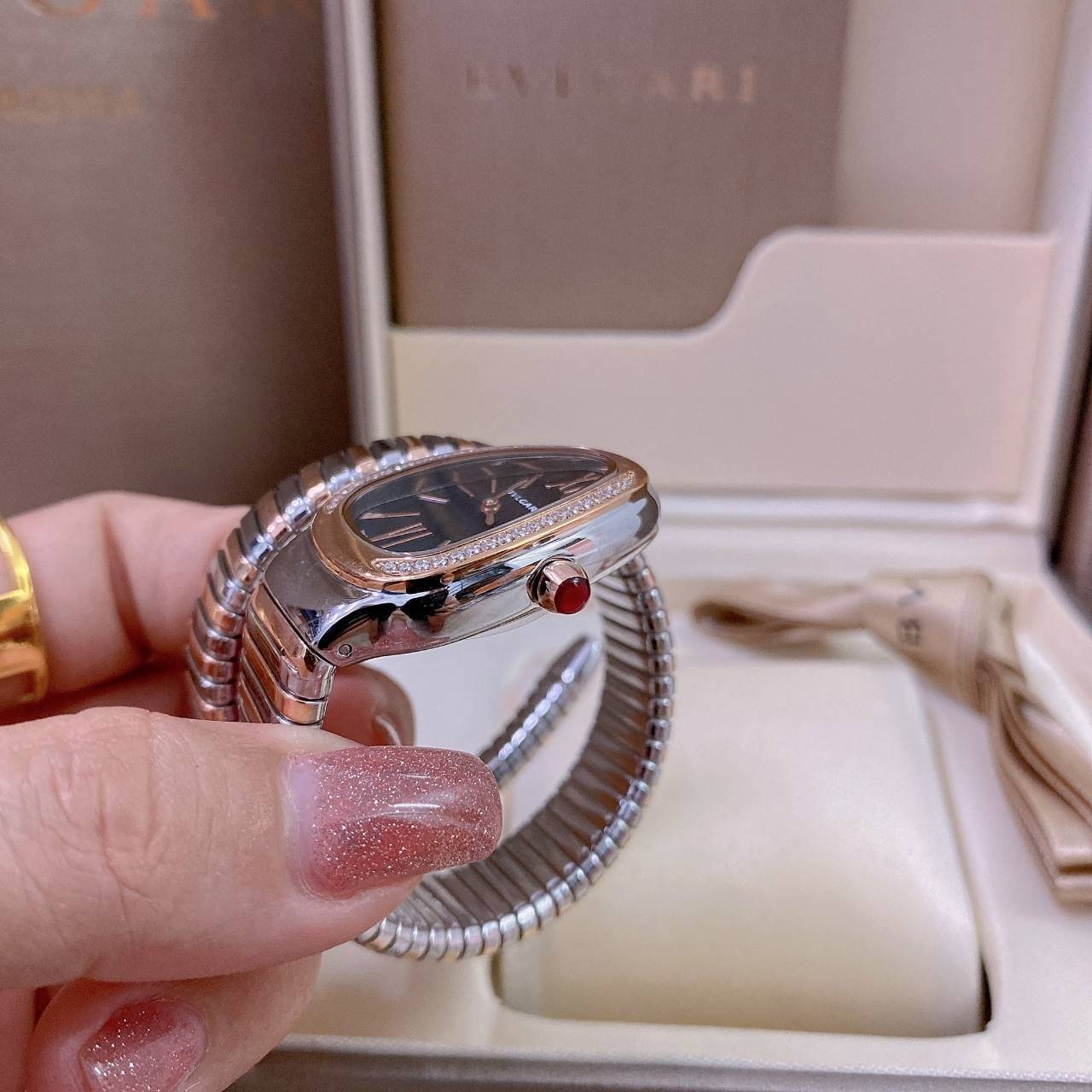 BVLGARI SERPENTI WATCH 24mm 26mm นาฬิกาบุลการี รุ่นหน้าปัดล้อมเพชร นาฬิกาผู้หญิง ภาพสินค้าถ่ายจากงานขายจริง