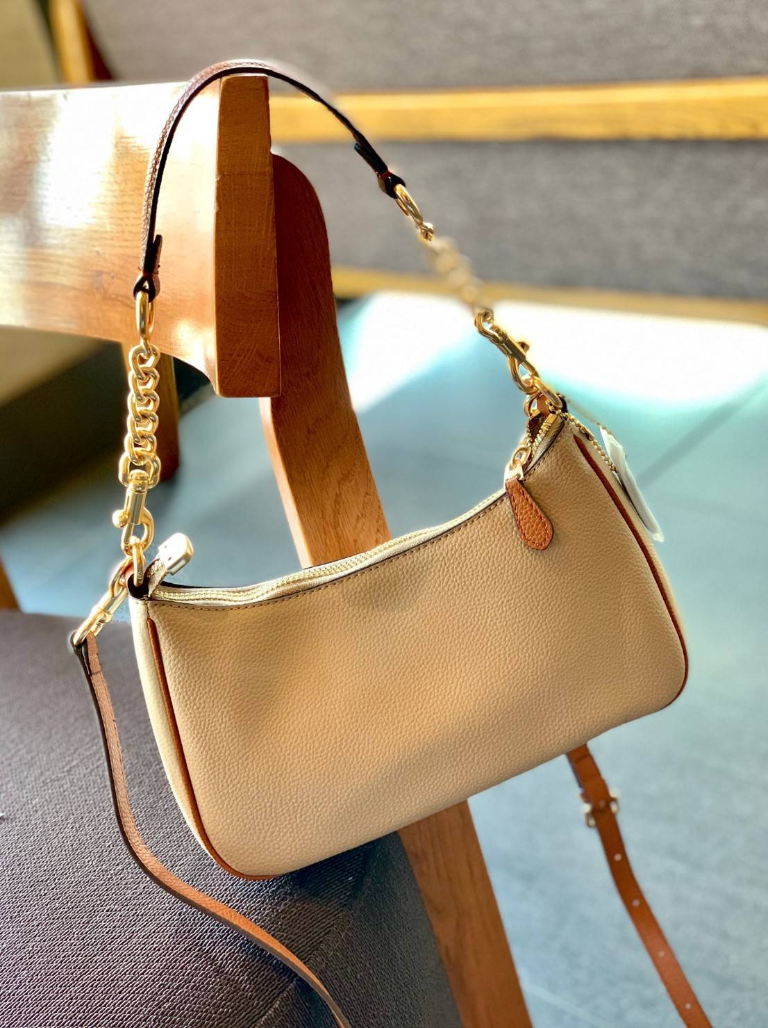 พร้อมส่งครบสี สวยทุกสีเลยค่า😘 ((CA173//CA209//CA548)) COACH TERI SHOULDER BAG 🔹กระเป๋าทรงพอช ในรูปแบบหนังแท้ หนังนิ่มสวยมากค่ะ