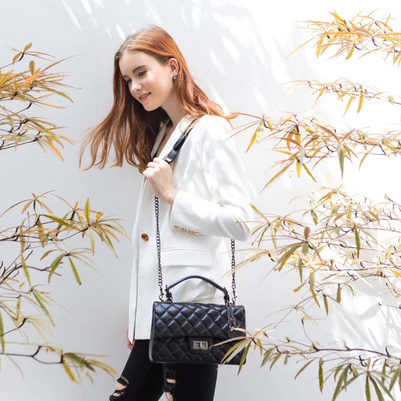 รุ่นขายดี KEEP รุ่น Coco chain handbag ✨ Collectionใหม่ตัวกระเป๋าผลิตจากหนัง Microfiber สวย ทนขึ้นกว่าเดิม การตัดเย็บ นิ่ม ฟู ตึง สวยอยู่ทรงตามแบบฉบับของแบรนด์ รุ่นใหม่ตัวนี้ปักลายตารางสวยหรู การเย็บประณีตทุกตาราง อะไหล่สีดำ เงา เกรดพรีเมี่ยม