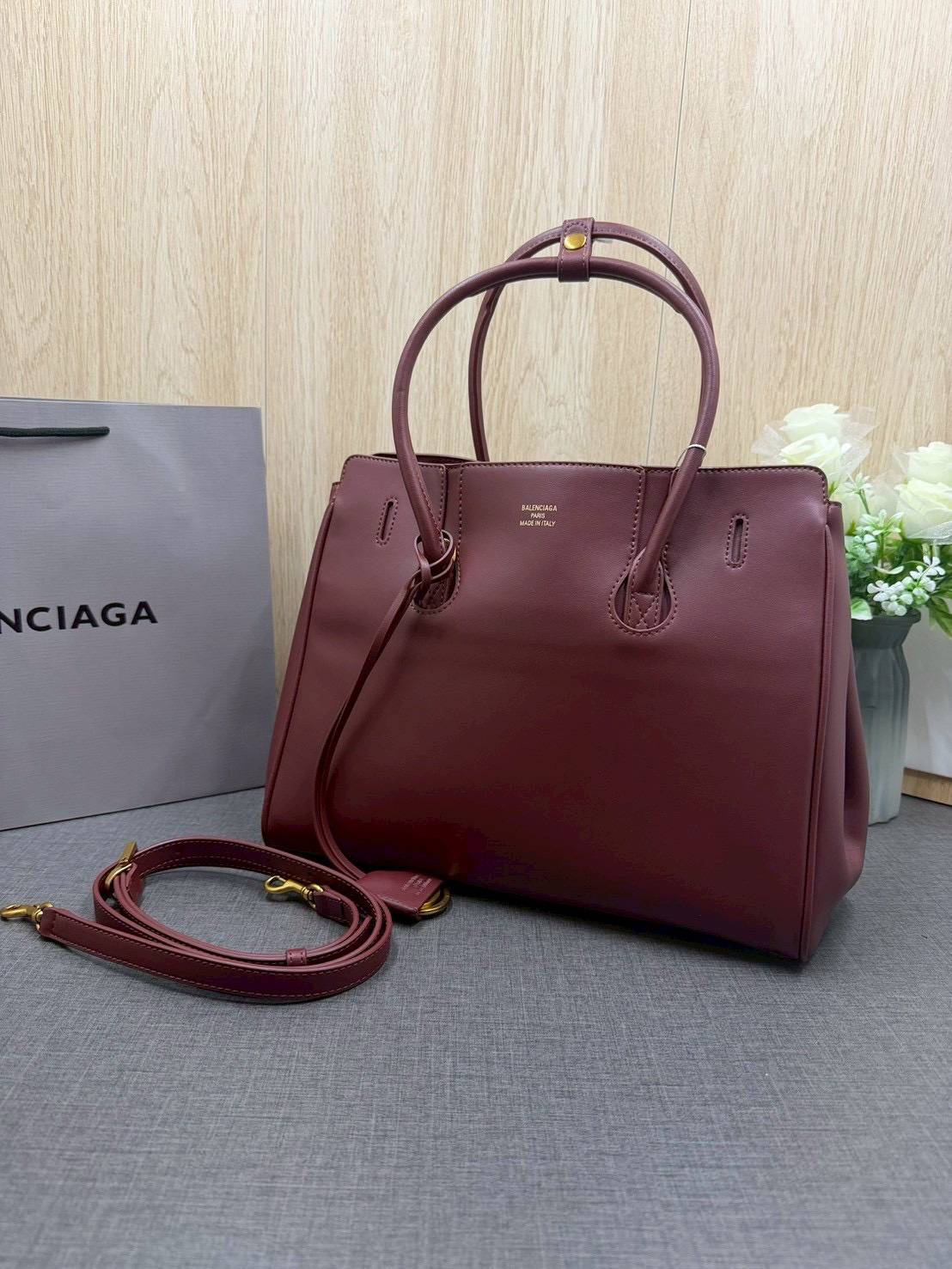 ORI หนังแท้ | Balenciaga Carry All Hampton Bag / Balenciaga Tote Bag 33cm กระเป๋าสะพายทรงโท้ท ภายในโล่งกว้าง ดีไซน์เรียบง่าย เรียบหรู