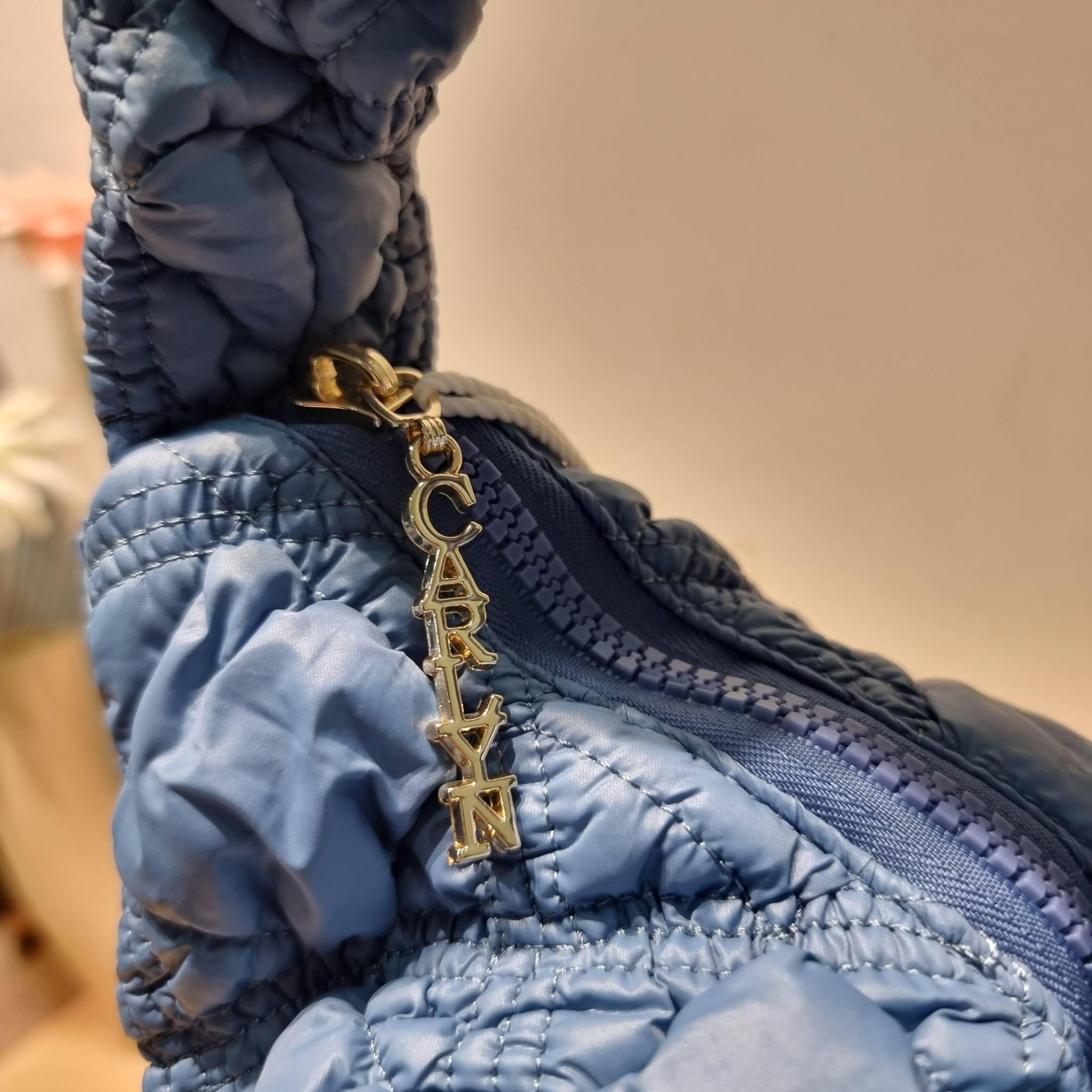 Carlyn cozy bag / Carlyn glaze bag 13 สีพร้อมส่ง อีกหนึ่งคอลเด็ด ที่ฮิตแบบฉุดไม่อยู่ กับไอเท็มนุ่มนิ่มจากเกาหลี พร้อมสีใหม่ล่าสุด กระเป๋าสะพายก้อนเมฆสุดเก๋ ที่สามารถใช้ได้หลากหลาย