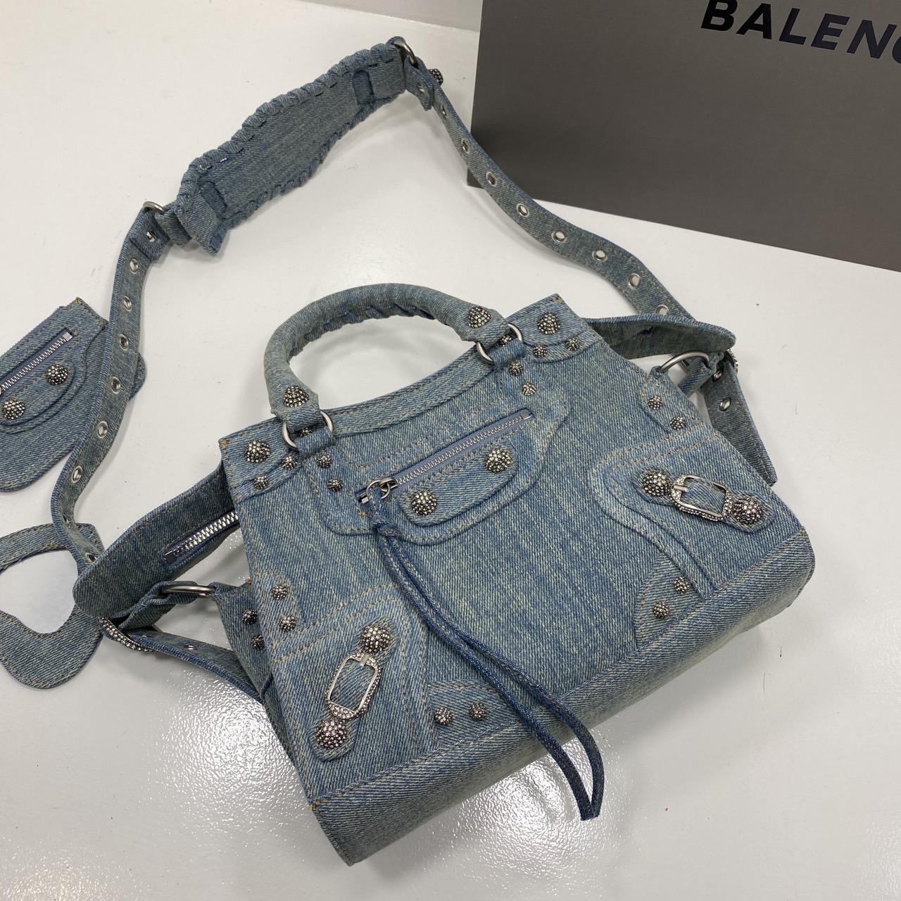 Balenciaga NEO CAGOLE XS HANDBAG DENIM IN BLUE aged-silver hardware with rhinestones กระเป๋าสะพายเดนิม สวยเท่ ประดับหมุดเพชร เกรดออริ 1:1 สลับแท้ ใช้งานต่างประเทศได้