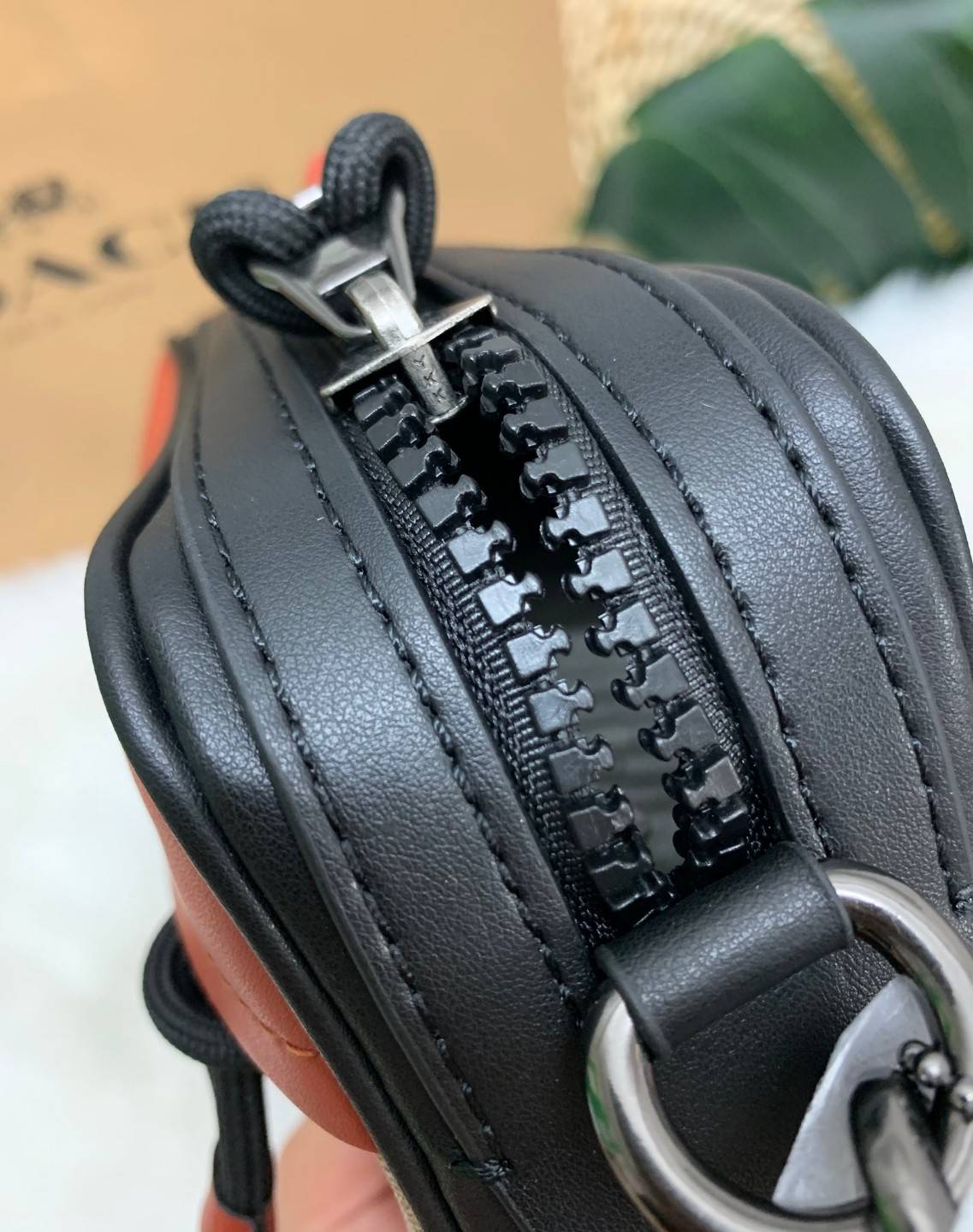 ของแท้ 💯% COACH GRAHAM CROSSBODY IN COLORBLOCK SIGNATURE ((83133)) พร้อมส่งค่ะ! กระเป๋าสะพายครอสบอดี้ร์ หนังแท้อย่างดี นิ่มมือค่ะ