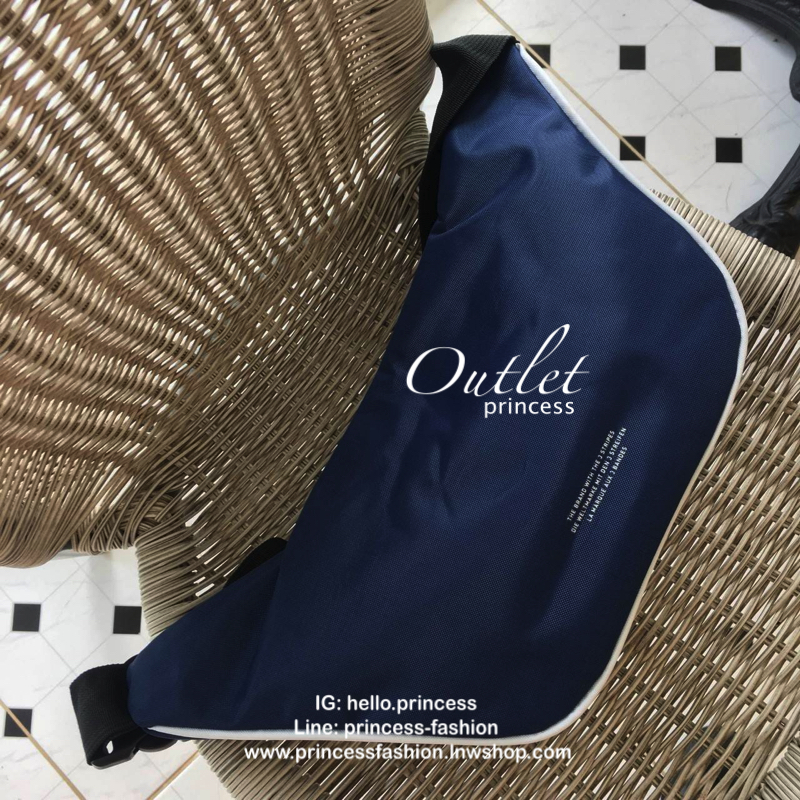 Adidas original waist bag Best seller! กระเป๋าคาดอก/เอว วัสดุ nylon อะไหล่เงิน เปิดปิดด้วยซิป ภายในกว้าง ใส่กระเป๋าสตางค์ยาวได้ สายสะพายยาวปรับ freesize ค่ะ