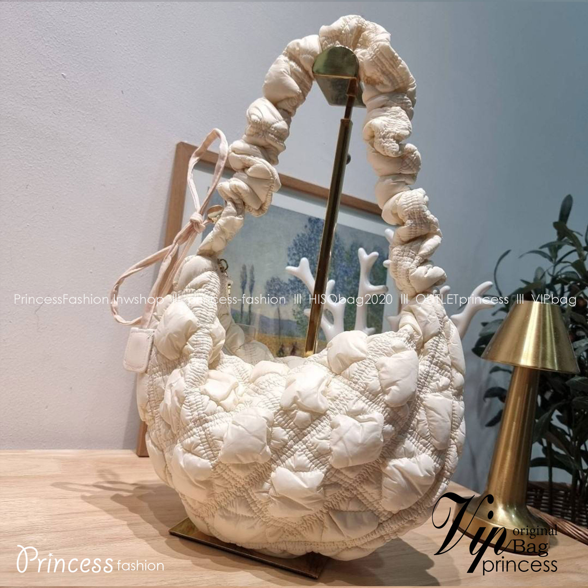 Carlyn cozy bag / Carlyn glaze bag 13 สีพร้อมส่ง อีกหนึ่งคอลเด็ด ที่ฮิตแบบฉุดไม่อยู่ กับไอเท็มนุ่มนิ่มจากเกาหลี พร้อมสีใหม่ล่าสุด กระเป๋าสะพายก้อนเมฆสุดเก๋ ที่สามารถใช้ได้หลากหลาย