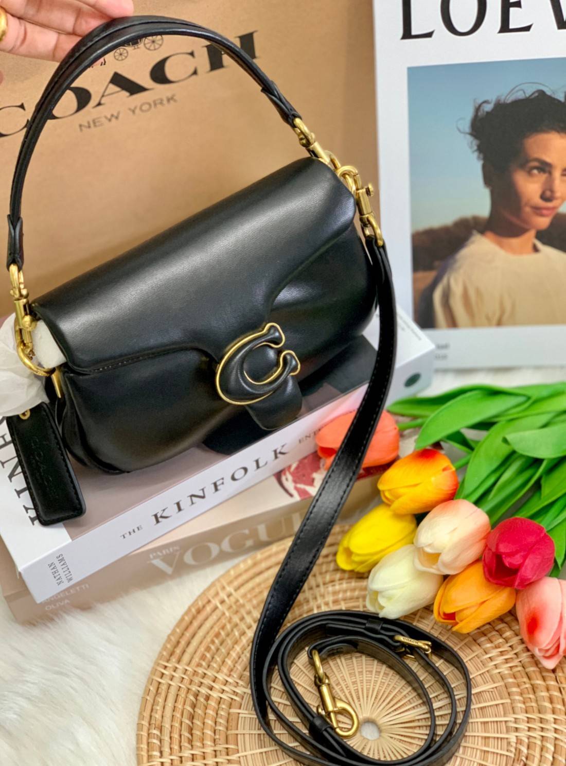 รุ่นใหม่ล่าสุด ได้ไปไม่ผิดหวังแน่นอนจ้าา😁COACH PILLOW TABBY SHOULDER BAG 18 ((C3880)) พร้อมส่งที่ไทย คุณภาพเกินราคา! กระเป๋าหิ้ว//สะพายแบบครอสบอดี้ร์ 🔺หนัง nappa หนานิ่ม นุ่มมากๆ รุ่นใหม่ล่าสุดค่ะ! พร้อมโลโก้รุ่นใหม่ด้วยเช่นกัน เพิ่มความหร